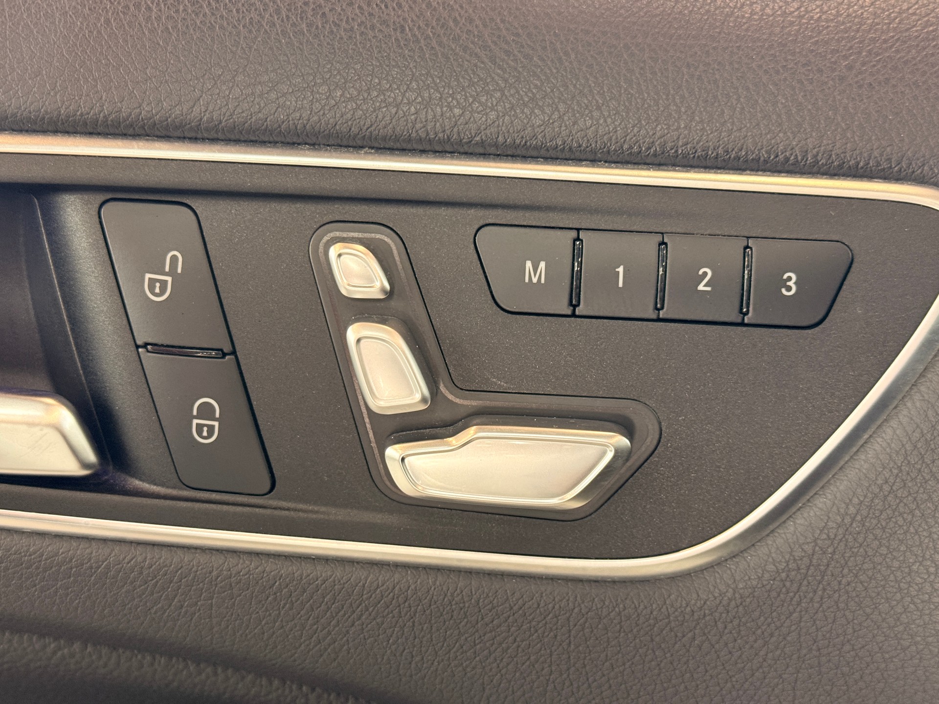 MERCEDES-BENZ B 220 CDI Swiss Star Edition AMG Line 4Matic-image-19