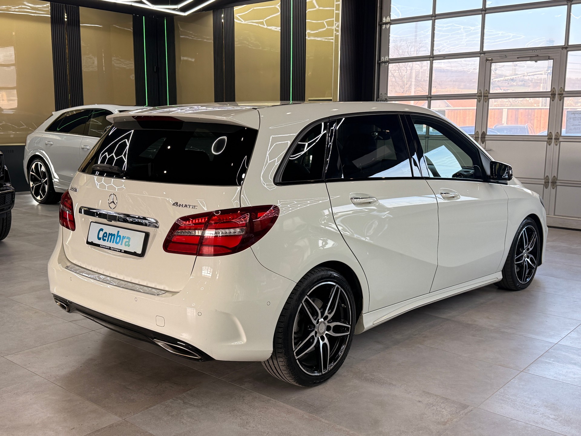 MERCEDES-BENZ B 220 CDI Swiss Star Edition AMG Line 4Matic-image-4