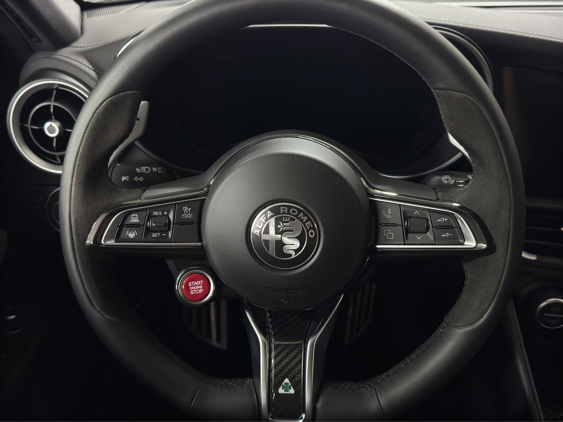 ALFA ROMEO Giulia 2.9 V6 Quadrifoglio "Akrapovic-Pack ADAS Plus"-image-16