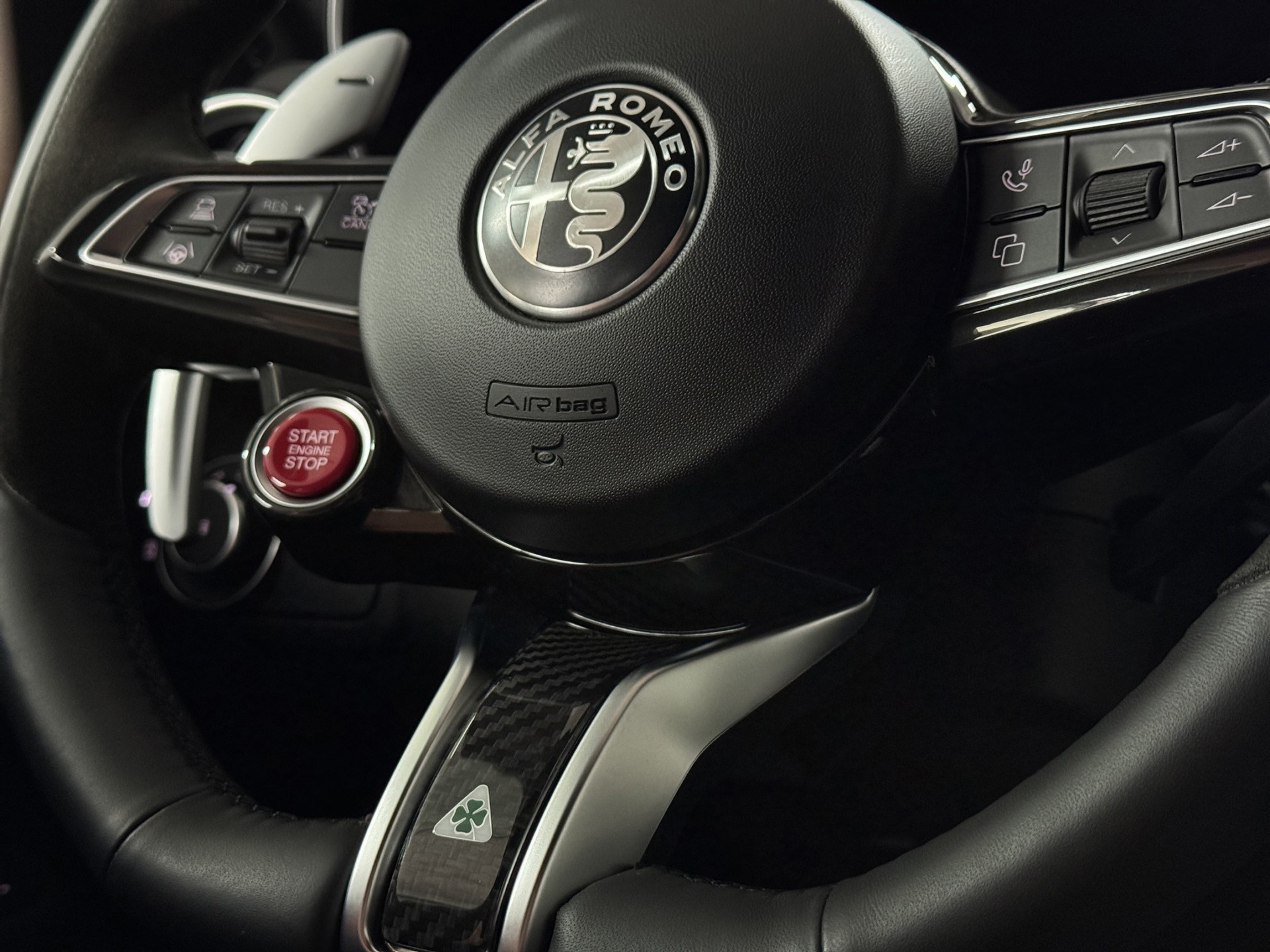 ALFA ROMEO Giulia 2.9 V6 Quadrifoglio "Akrapovic-Pack ADAS Plus"-image-17
