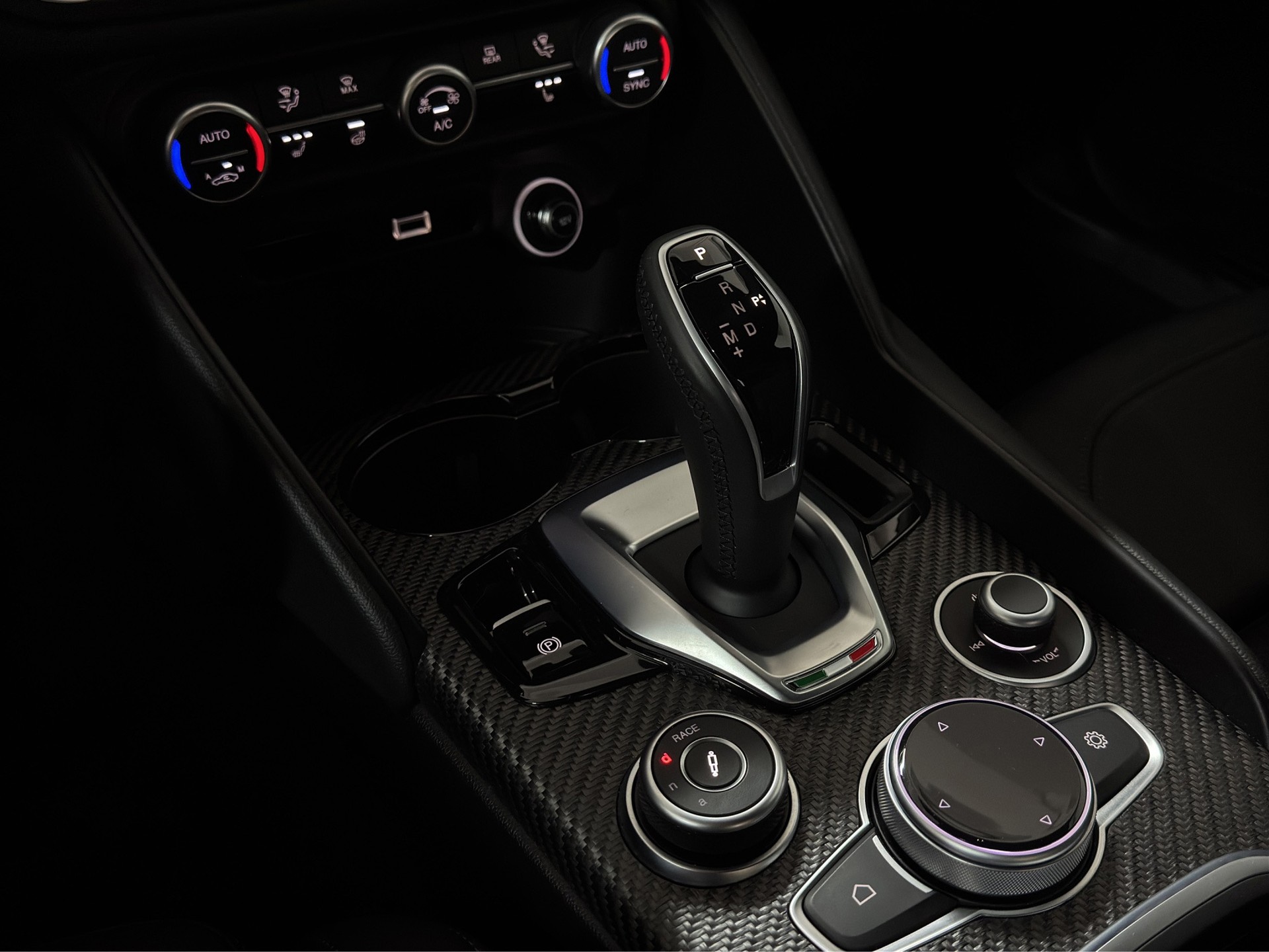 ALFA ROMEO Giulia 2.9 V6 Quadrifoglio "Akrapovic-Pack ADAS Plus"-image-19