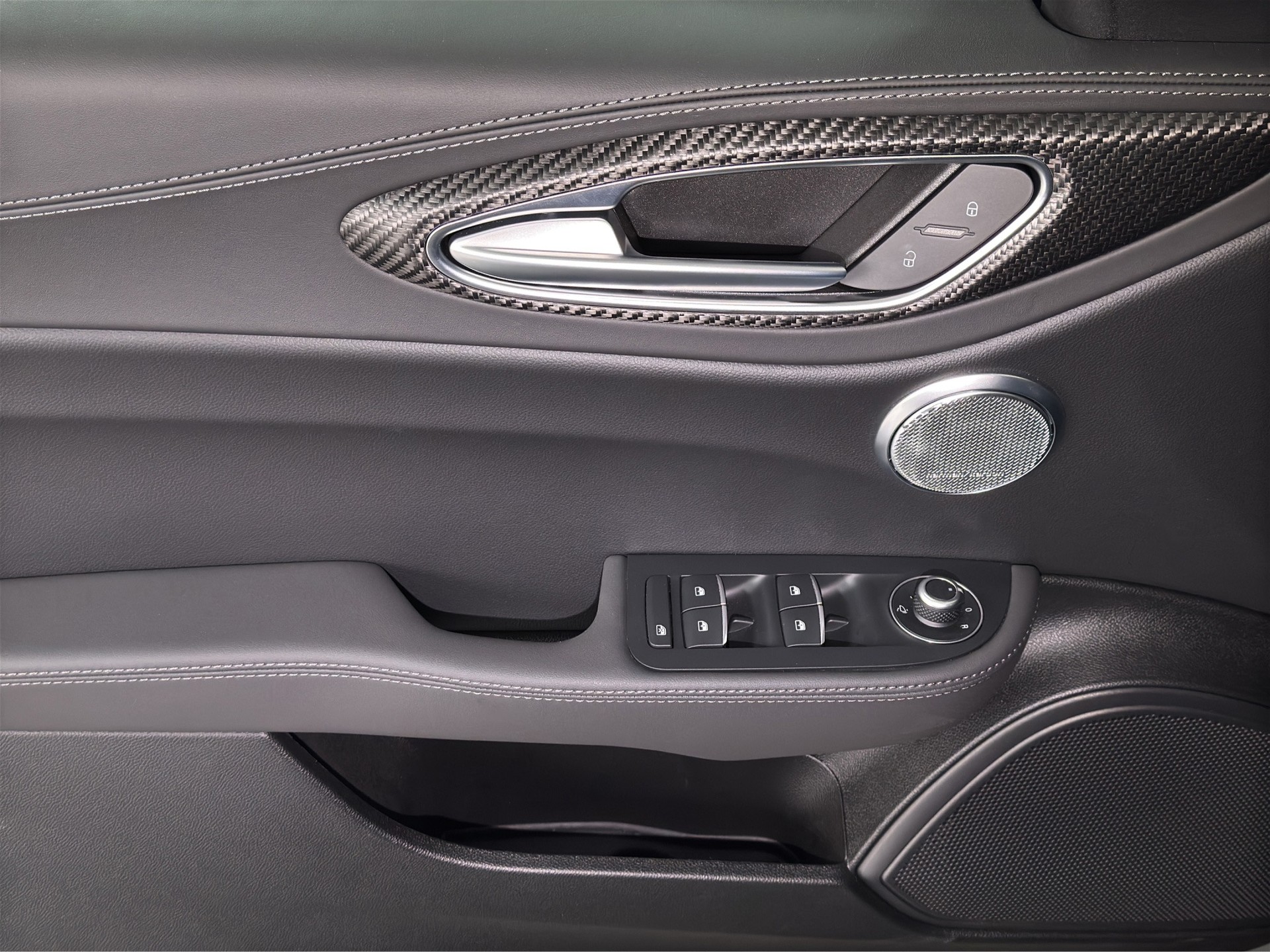 ALFA ROMEO Giulia 2.9 V6 Quadrifoglio "Akrapovic-Pack ADAS Plus"-image-11