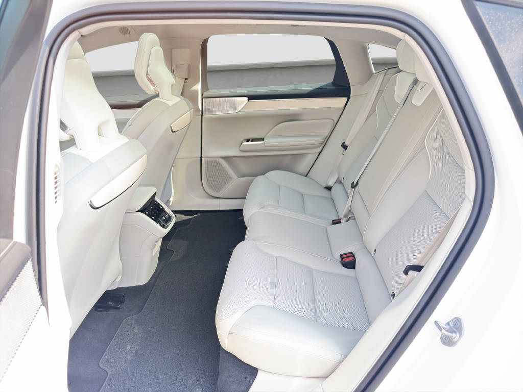 VOLVO ES90 Ultra-image-11