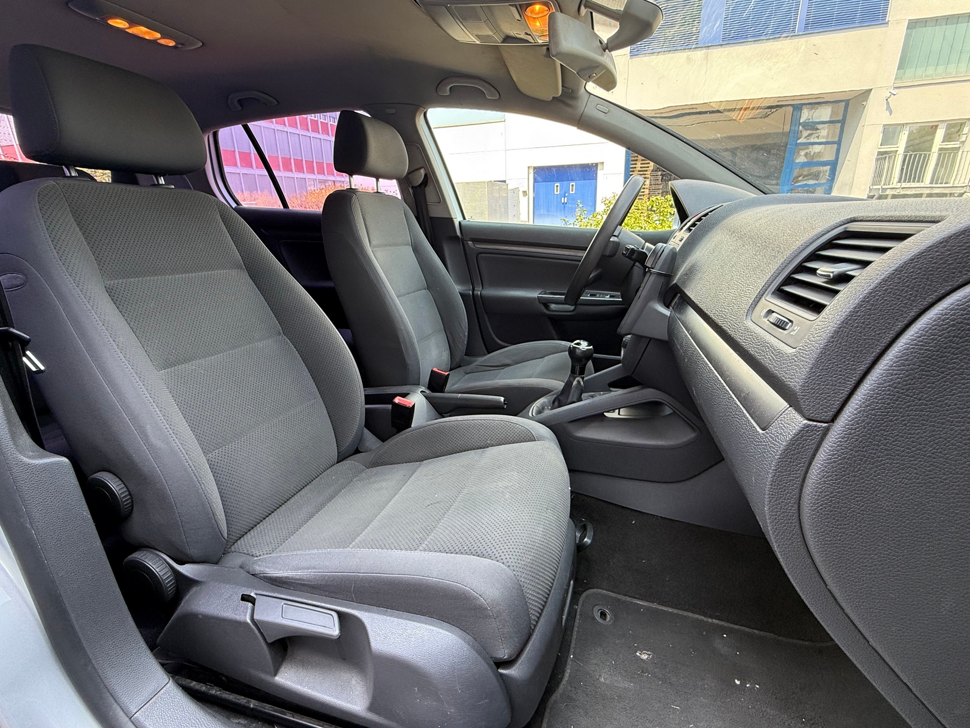 VW Golf 2.0 TDI Comfortline-image-12