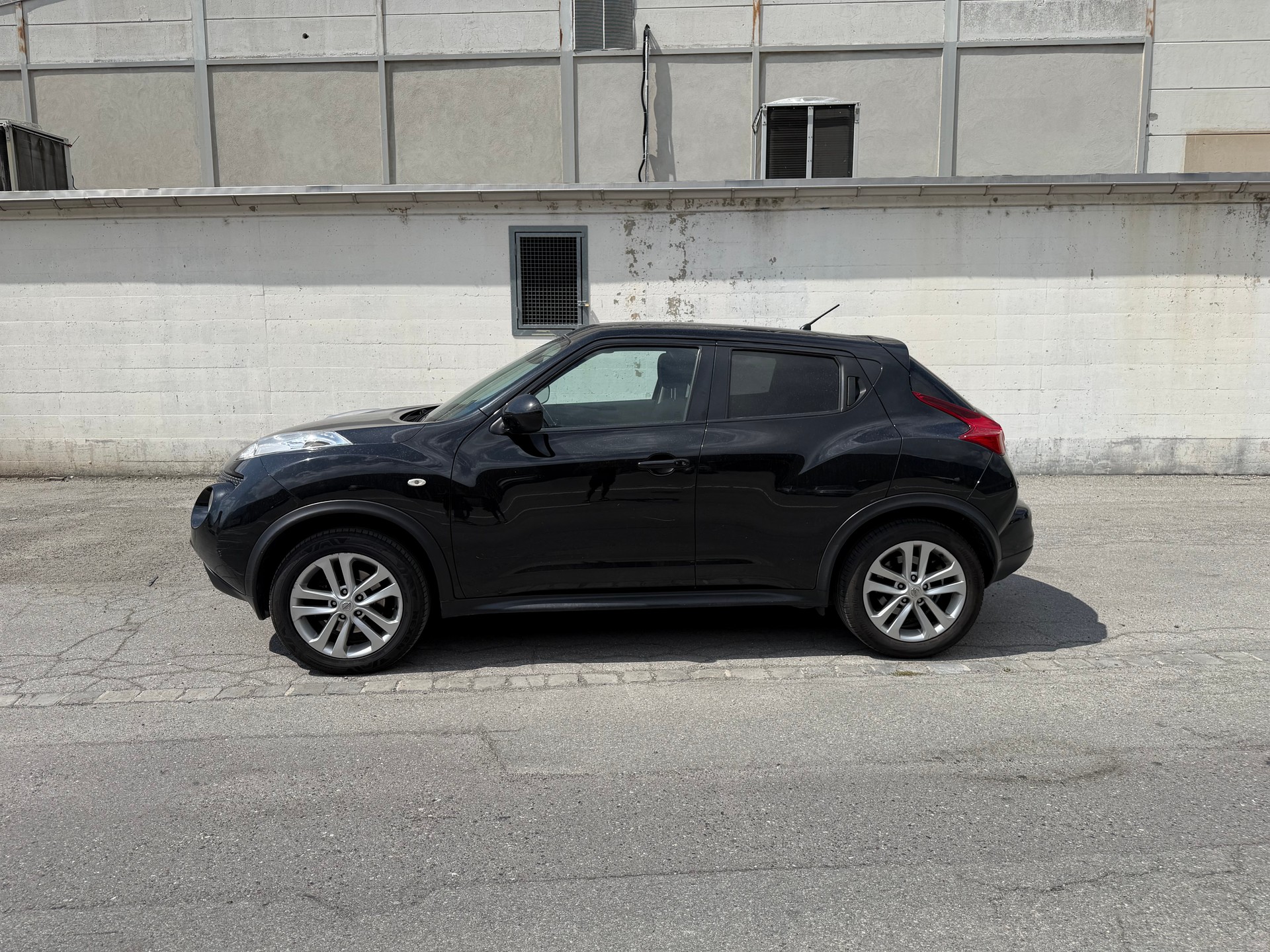 NISSAN Juke 1.6 DIG-T tekna 4x4 Xtronic M-CVT-image-2