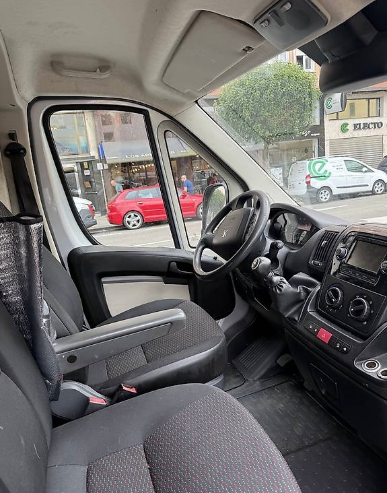 PEUGEOT 2.2 HDI 150 Active-image-4