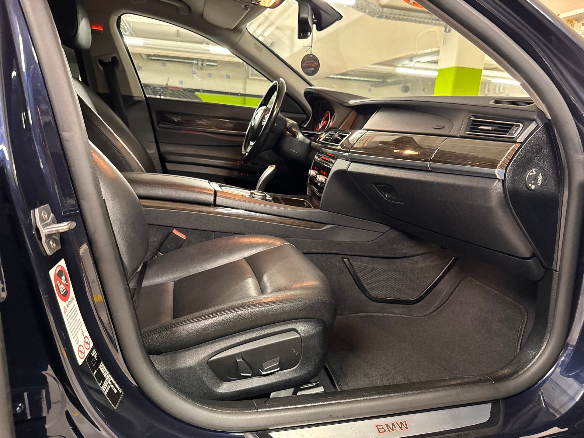BMW 750Li xDrive-image-14