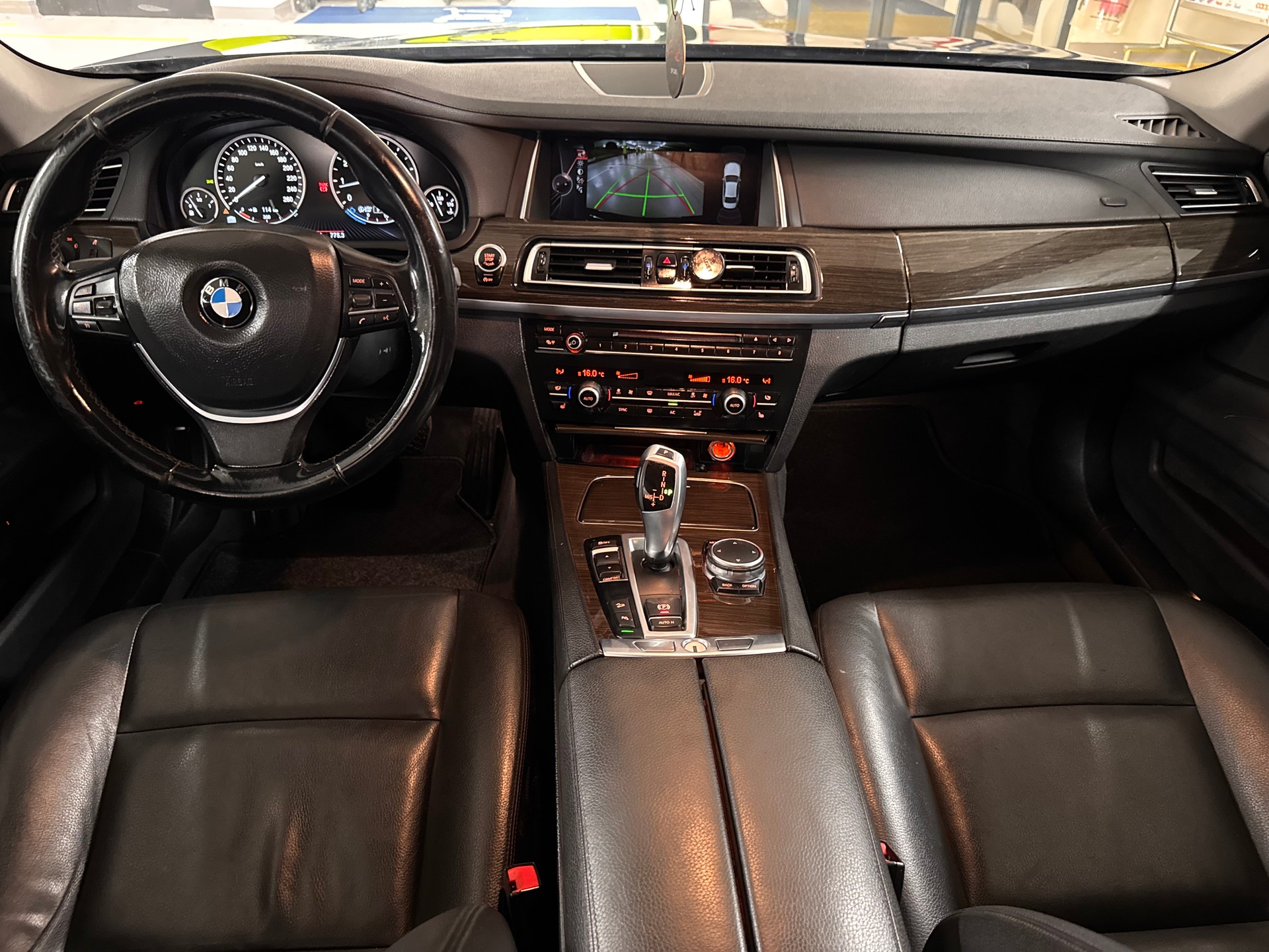 BMW 750Li xDrive-image-11