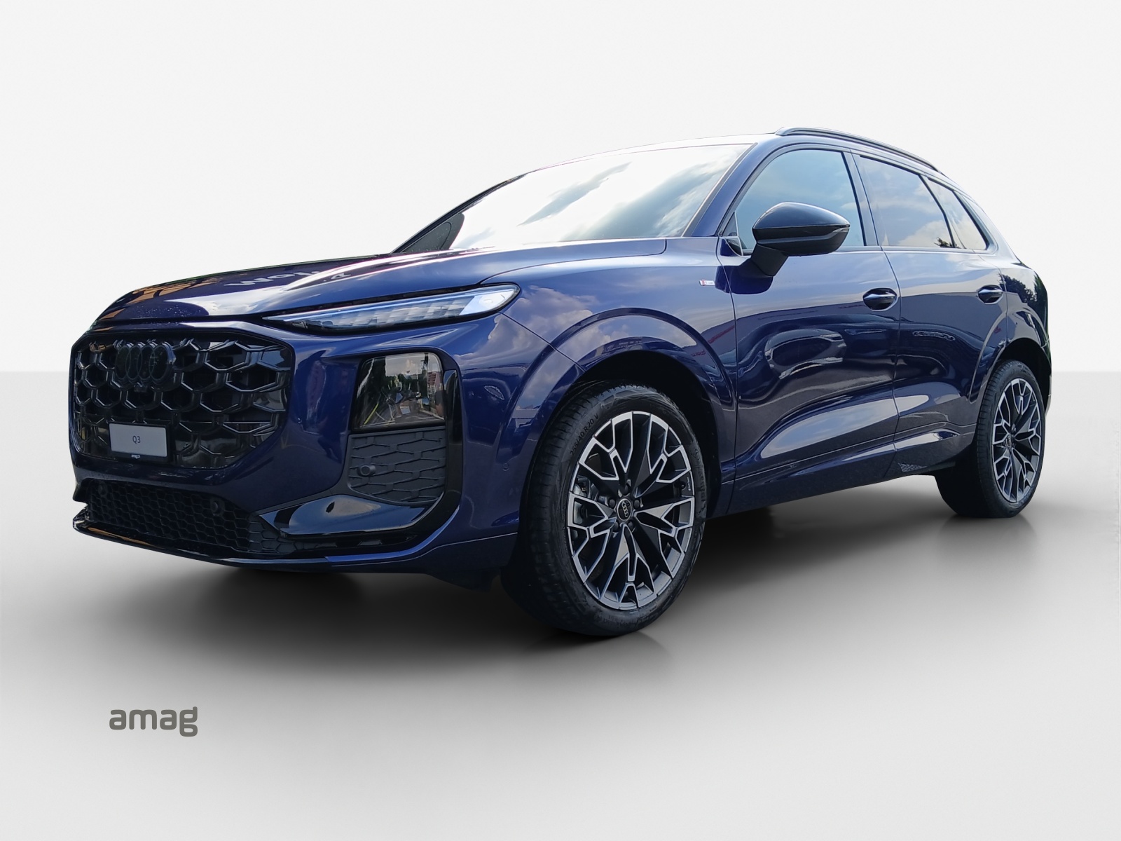 AUDI Q3 SUV 110 kW TFSI S tronic-image-0