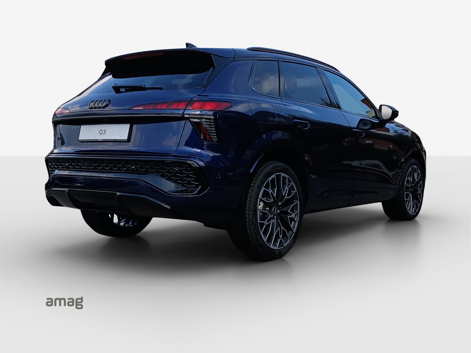 AUDI Q3 SUV 110 kW TFSI S tronic-image-4