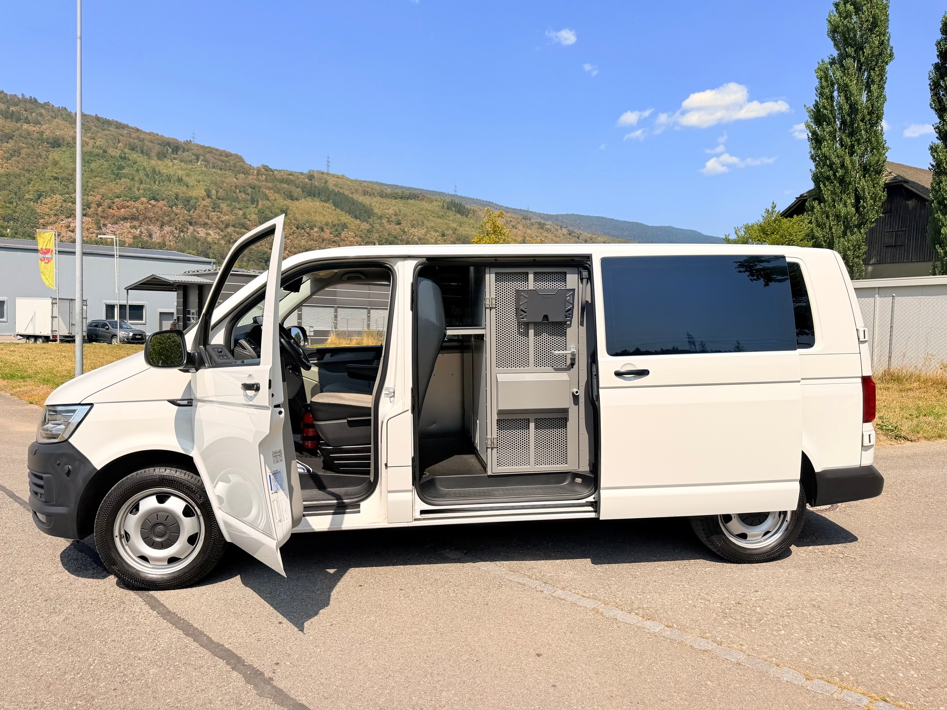 VW 4X4 "ZELLENWAGEN" T6 2.0 Bi-TDI 4-MOTION. AUTOMAT. EX POLICE. TOP AUSSTATTUNG. GEFÄNGNISWAGEN !! 240 PS. PREIS 23`900.-