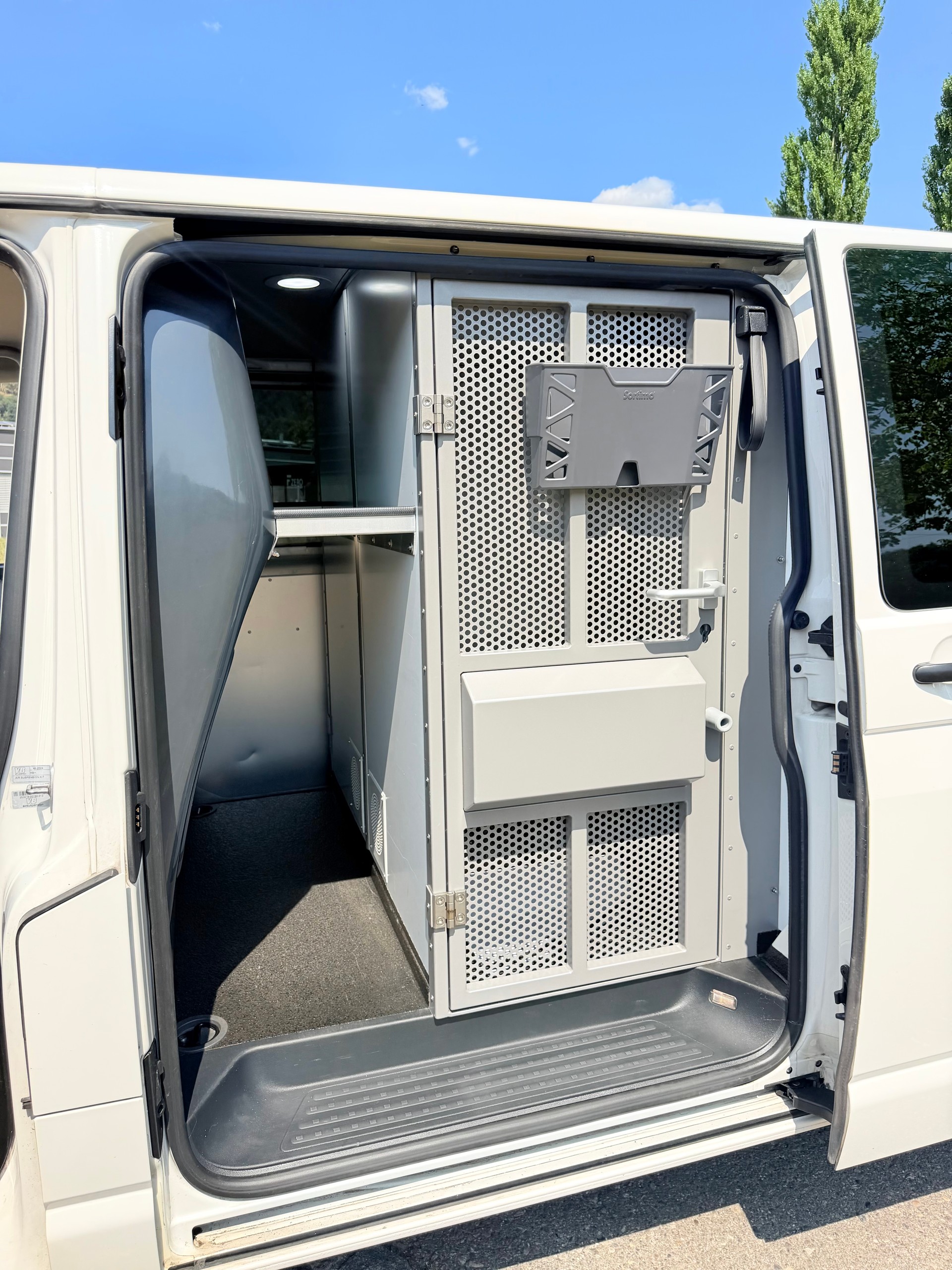 VW 4X4 "ZELLENWAGEN" T6 2.0 Bi-TDI 4-MOTION. AUTOMAT. EX POLICE. TOP AUSSTATTUNG. GEFÄNGNISWAGEN !! 240 PS. PREIS 23`900.--image-14