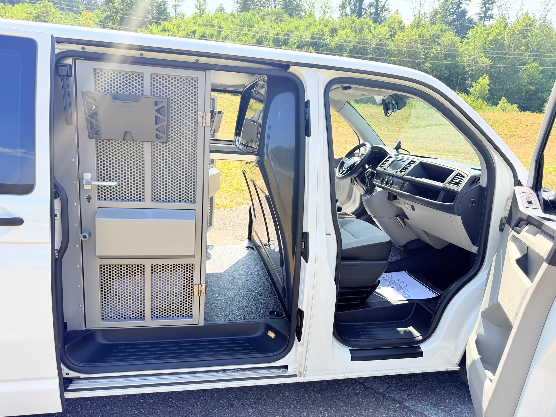 VW 4X4 "ZELLENWAGEN" T6 2.0 Bi-TDI 4-MOTION. AUTOMAT. EX POLICE. TOP AUSSTATTUNG. GEFÄNGNISWAGEN !! 240 PS. PREIS 23`900.--showroom-element-3