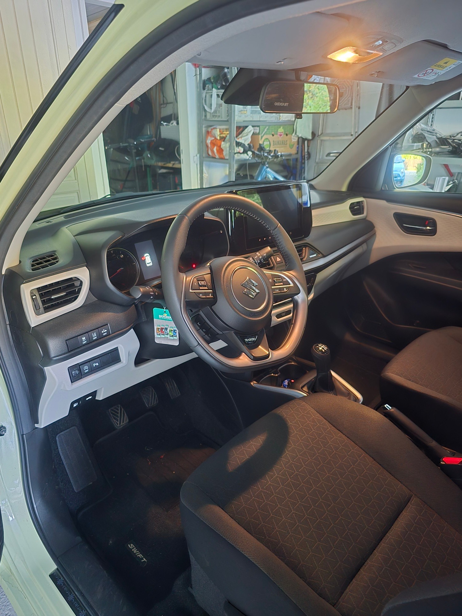 SUZUKI Swift 4x4 Swiss Edition Hybrid-image-1