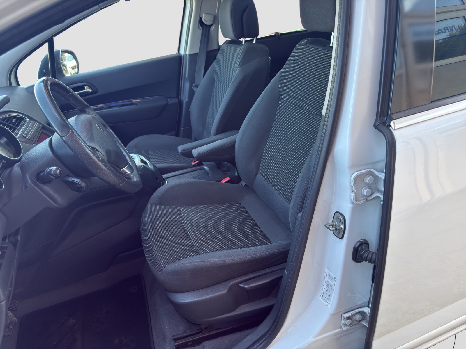 PEUGEOT 5008 2.0 HDI Sport Pack Automatic-image-6