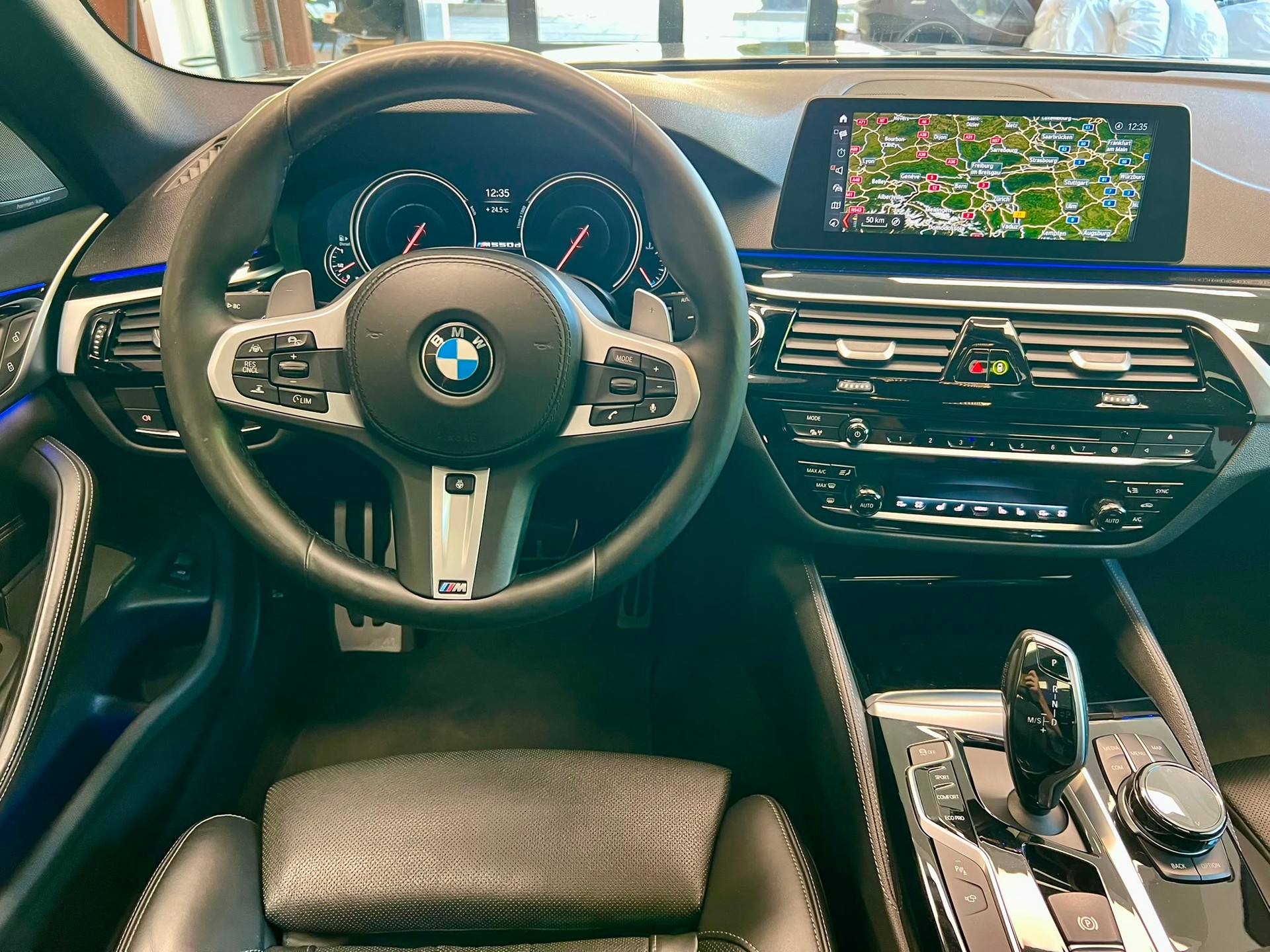 BMW M550d xDrive SAG Touring-image-6