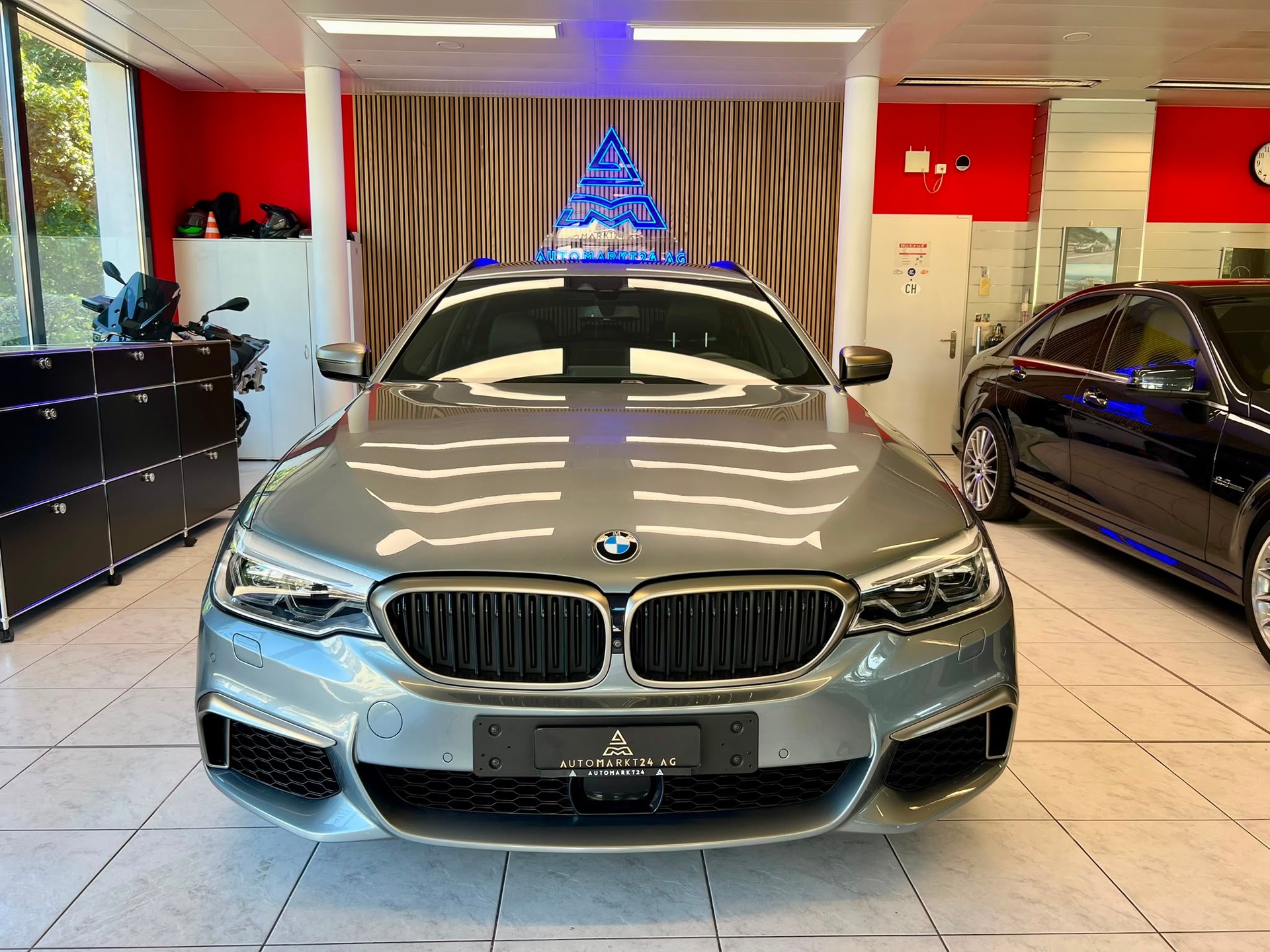 BMW M550d xDrive SAG Touring-image-1