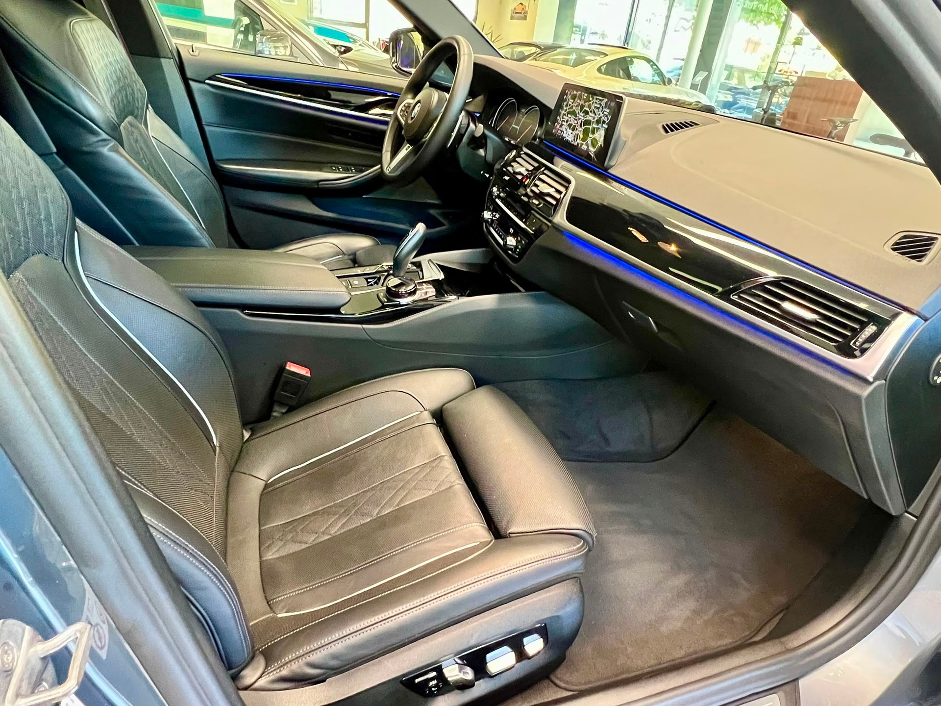 BMW M550d xDrive SAG Touring-image-8