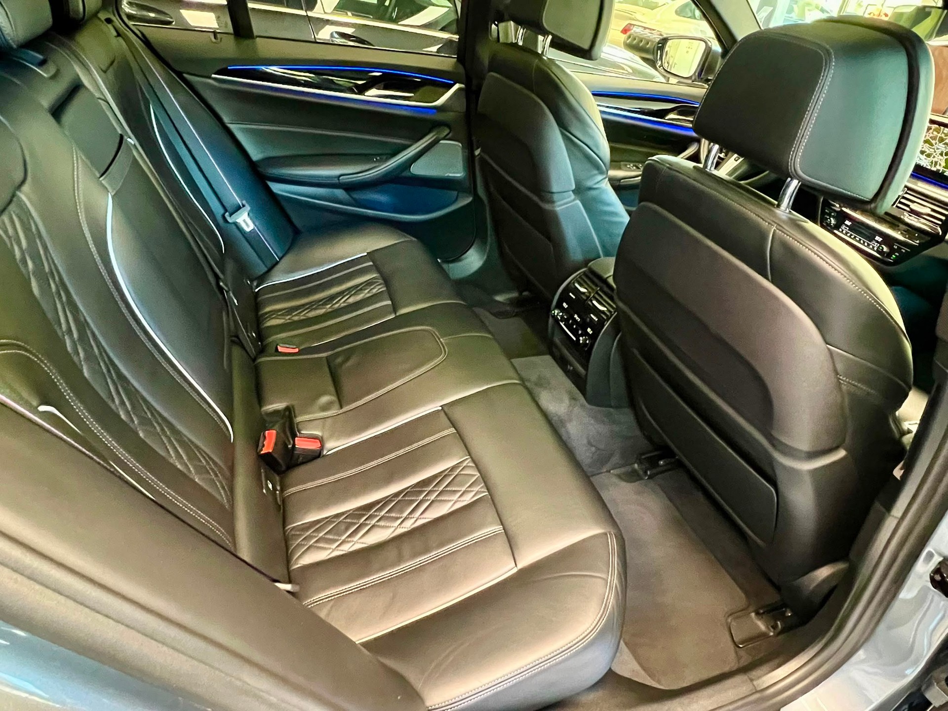 BMW M550d xDrive SAG Touring-image-11