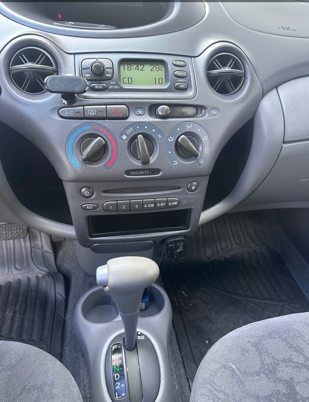 TOYOTA Yaris 1.3 Linea Luna, Automat, Klima, Bluetooth-image-10