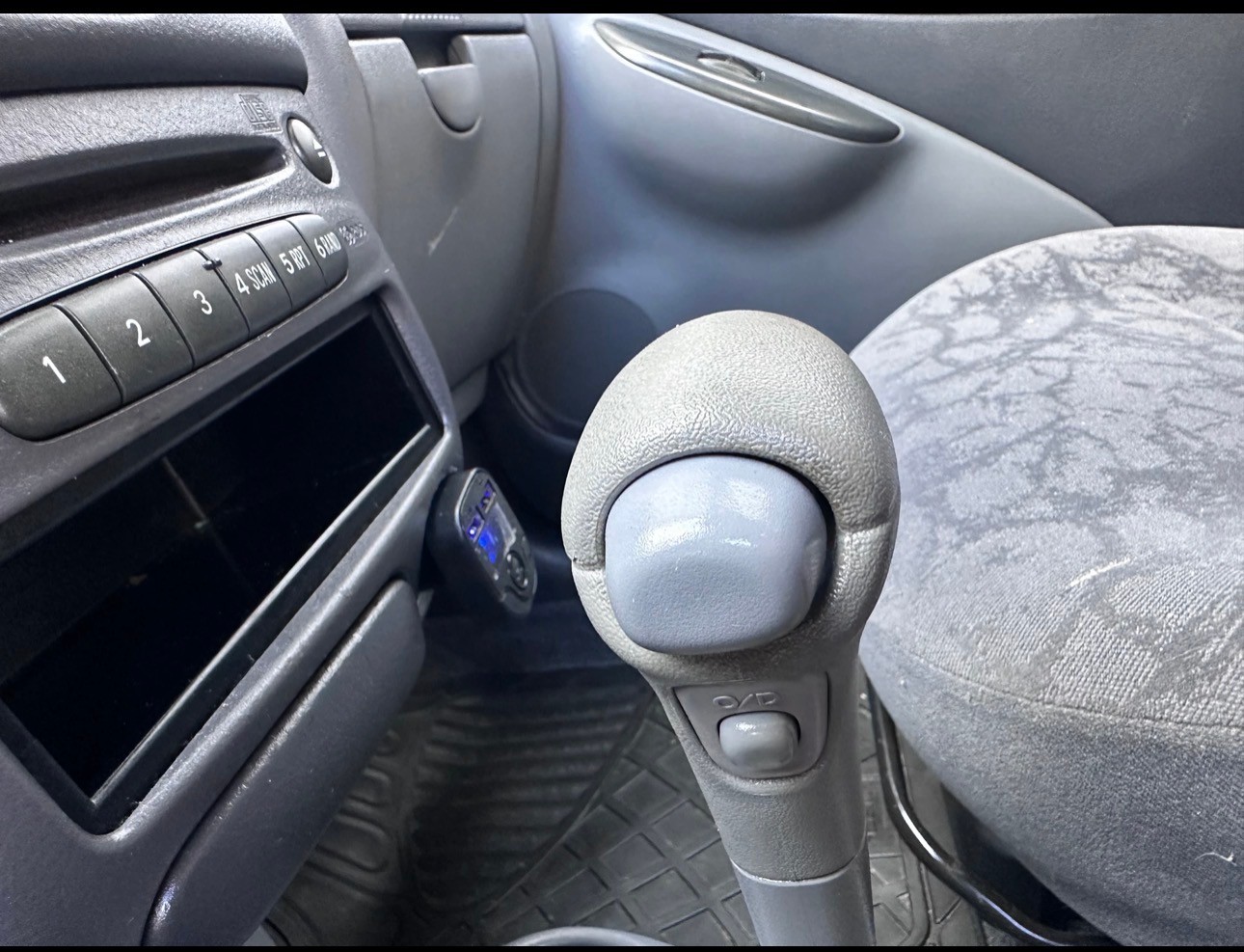 TOYOTA Yaris 1.3 Linea Luna, Automat, Klima, Bluetooth-image-12