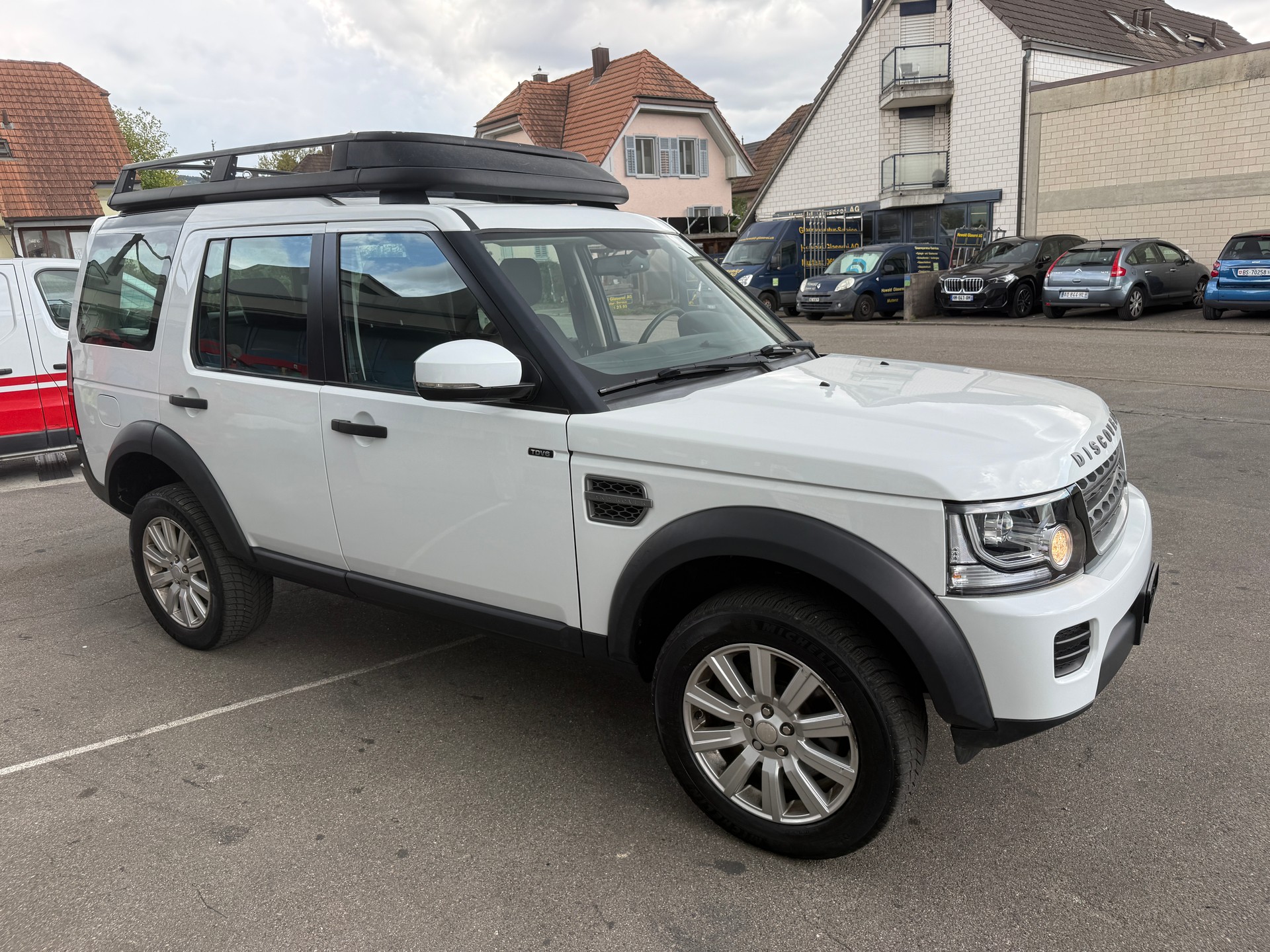 LAND ROVER Discovery 3.0 TDV6 S Automatic-image-0