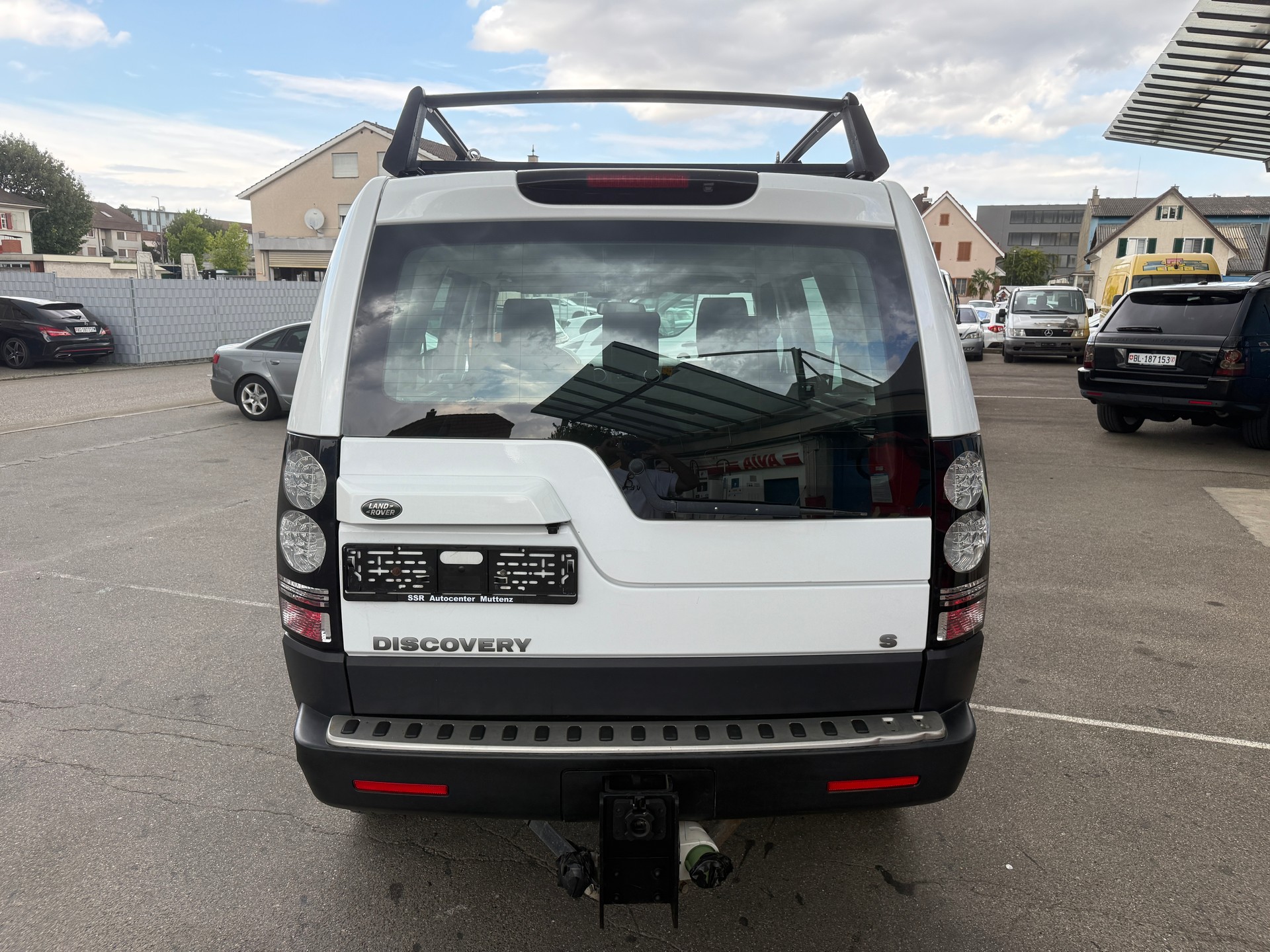 LAND ROVER Discovery 3.0 TDV6 S Automatic-image-5