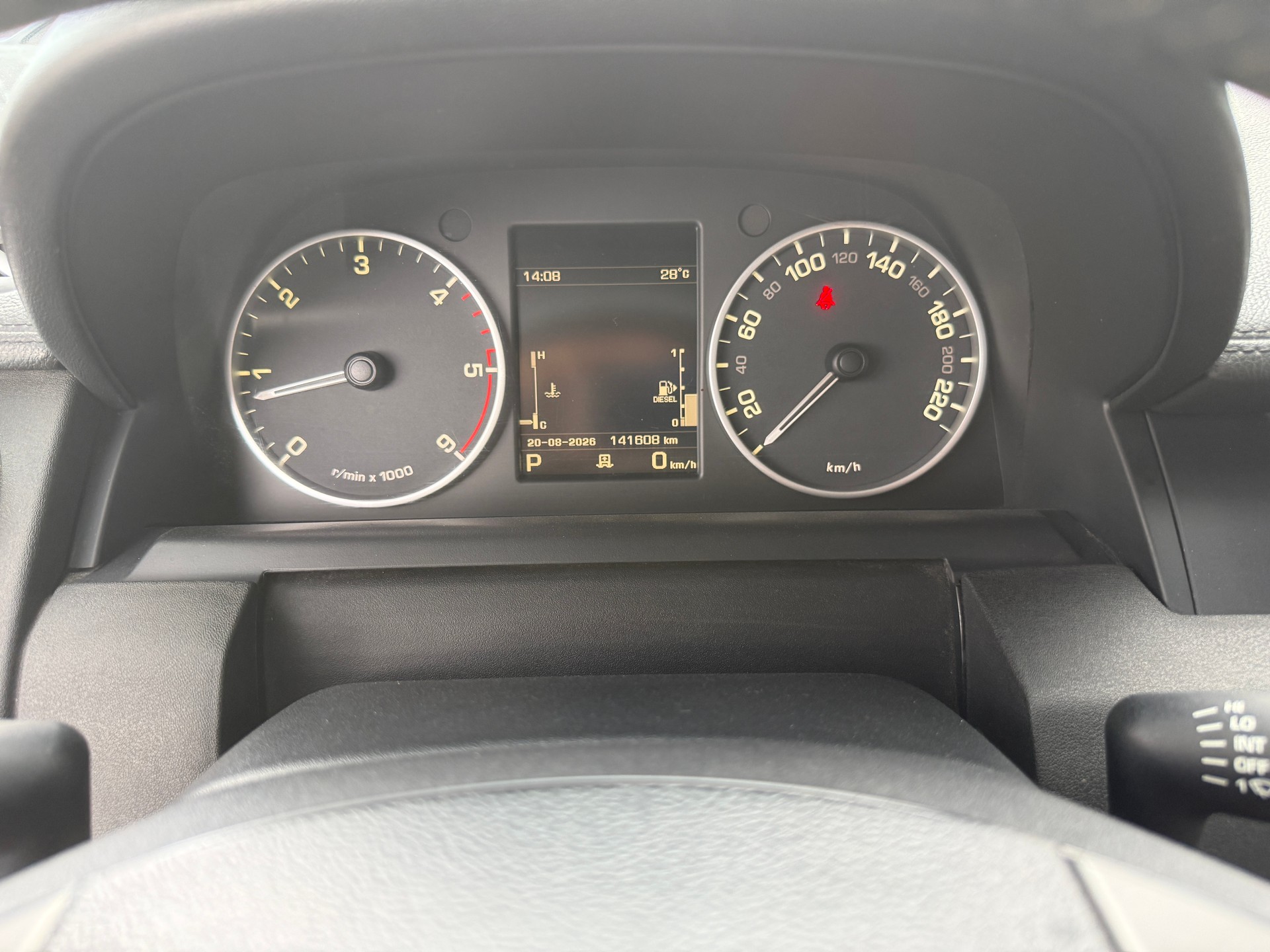 LAND ROVER Discovery 3.0 TDV6 S Automatic-image-9
