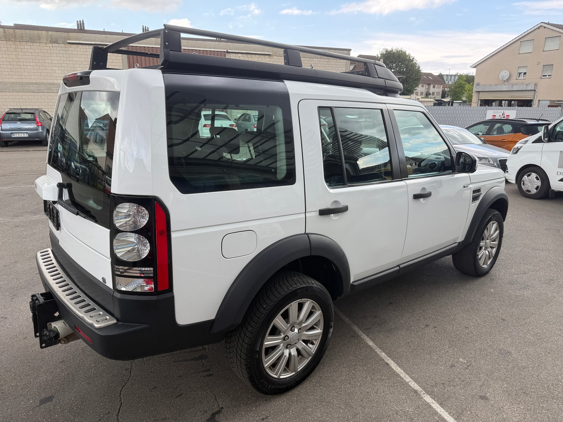 LAND ROVER Discovery 3.0 TDV6 S Automatic-image-4