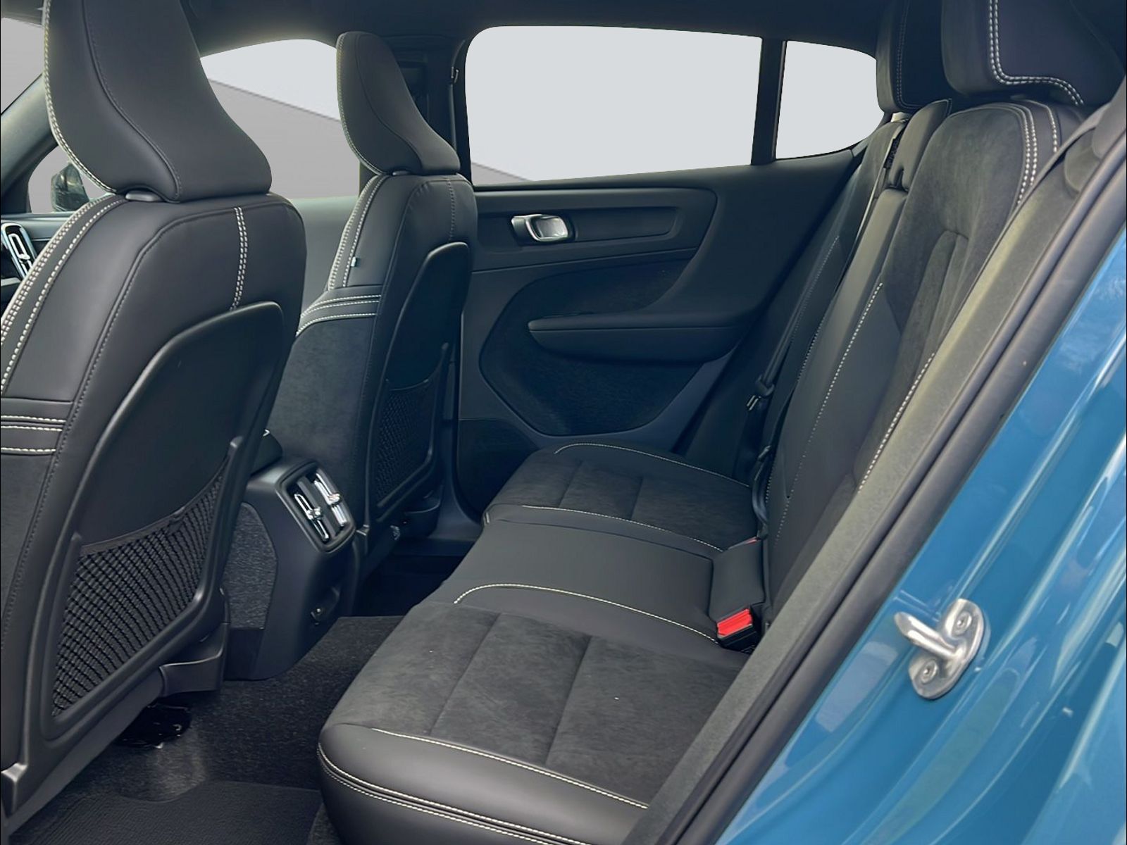 VOLVO C40 P8 Twin Recharge Ultimate AWD-image-13
