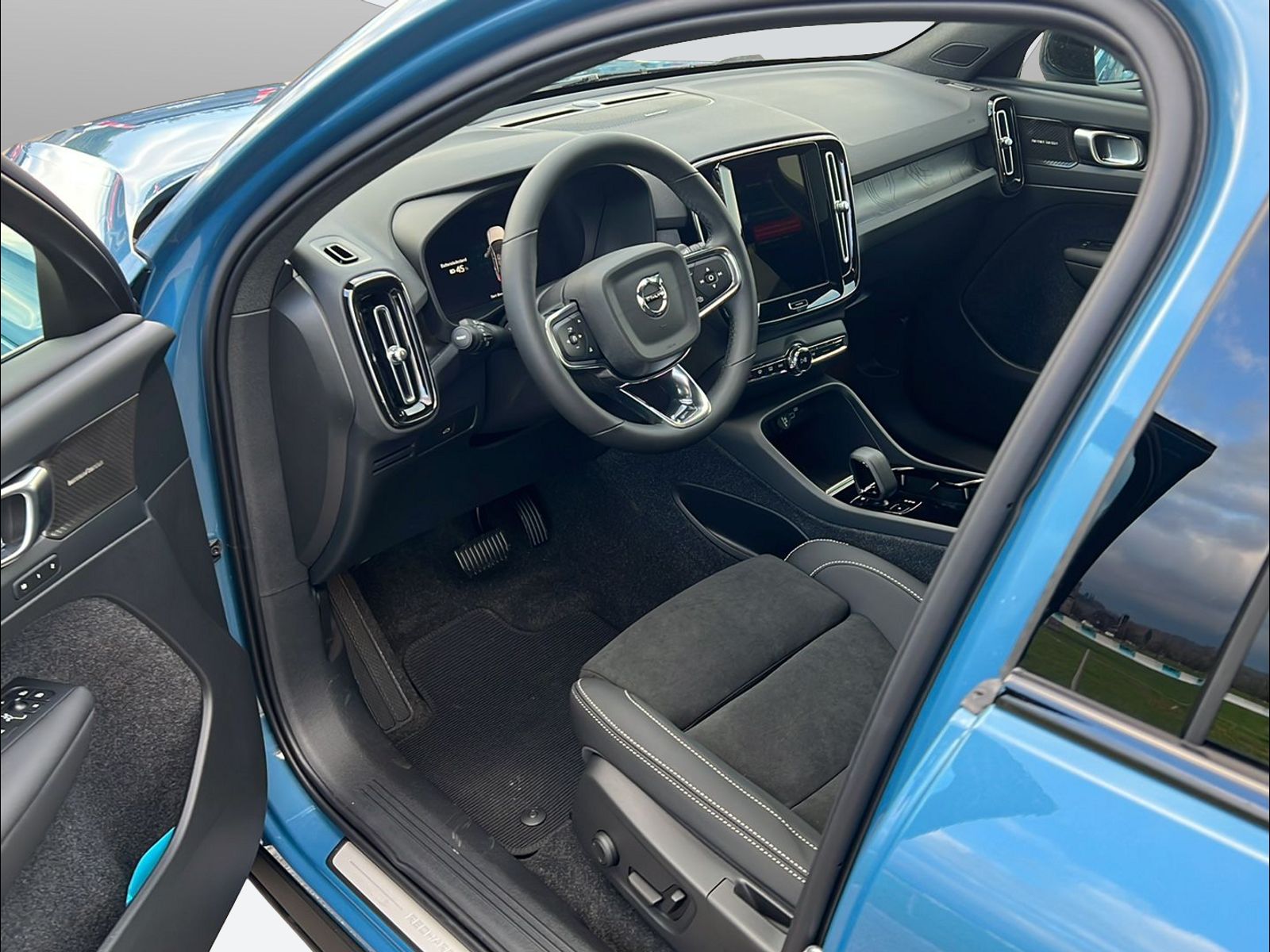 VOLVO C40 P8 Twin Recharge Ultimate AWD-image-9