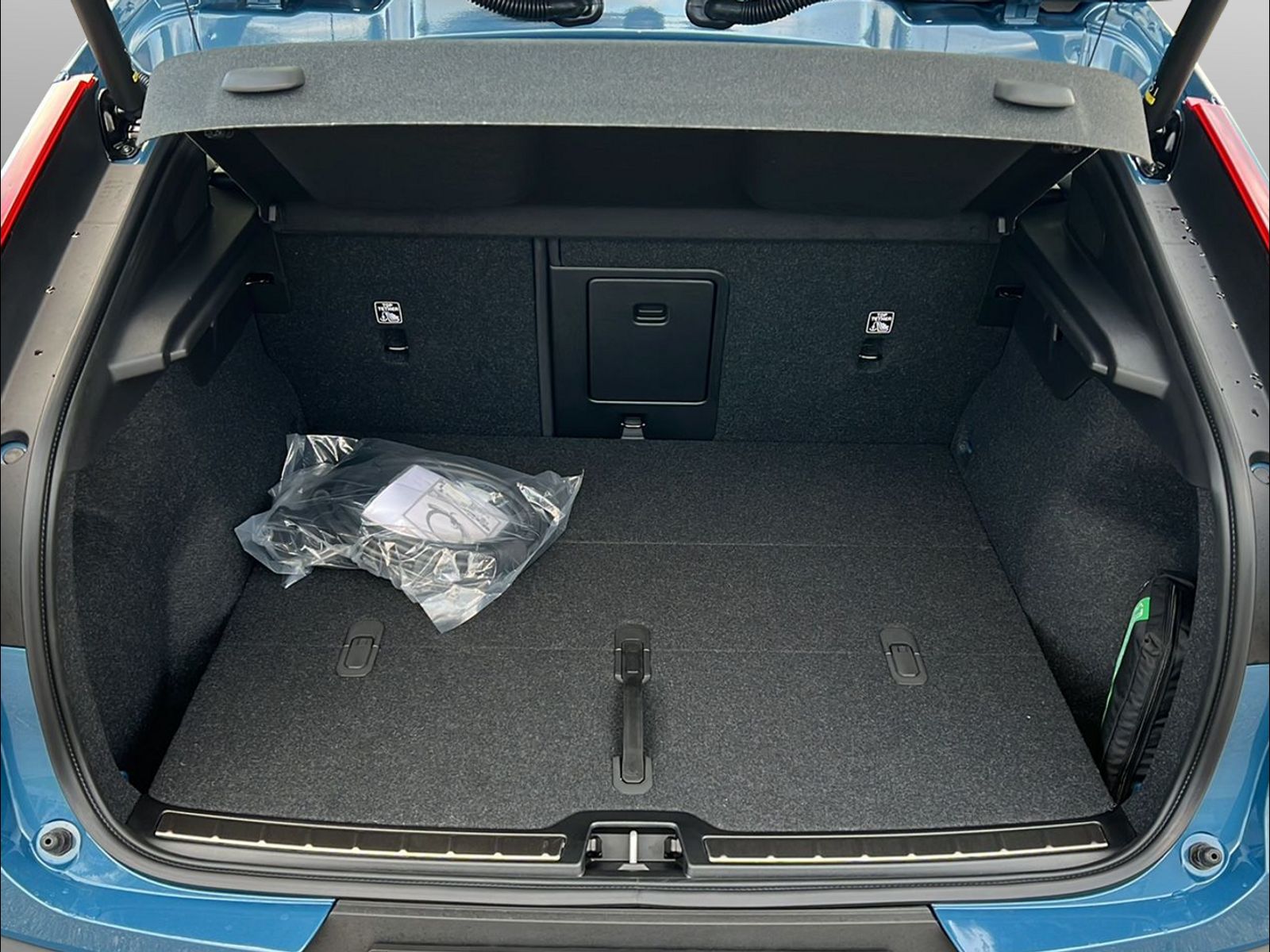 VOLVO C40 P8 Twin Recharge Ultimate AWD-image-15