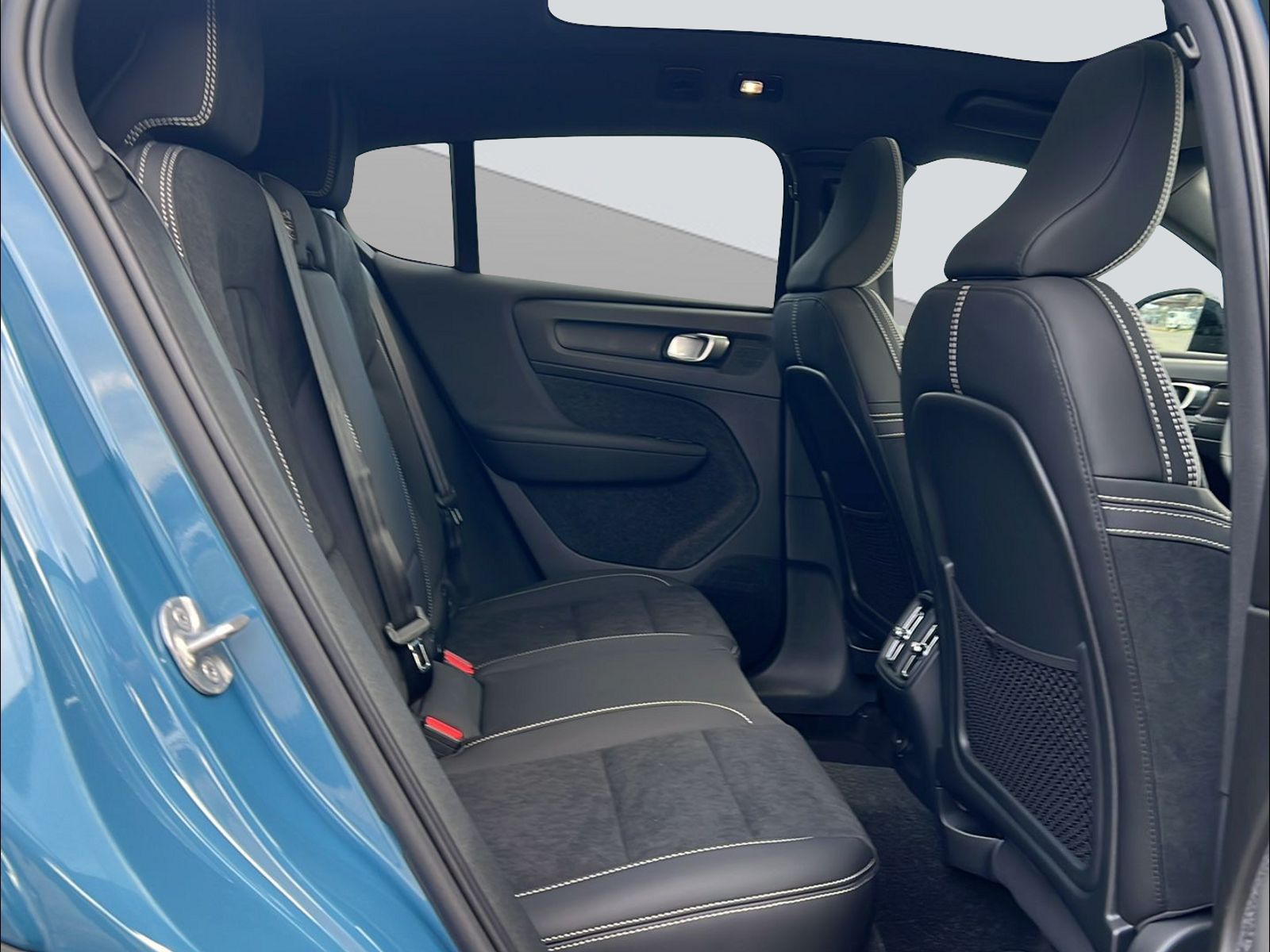 VOLVO C40 P8 Twin Recharge Ultimate AWD-image-10