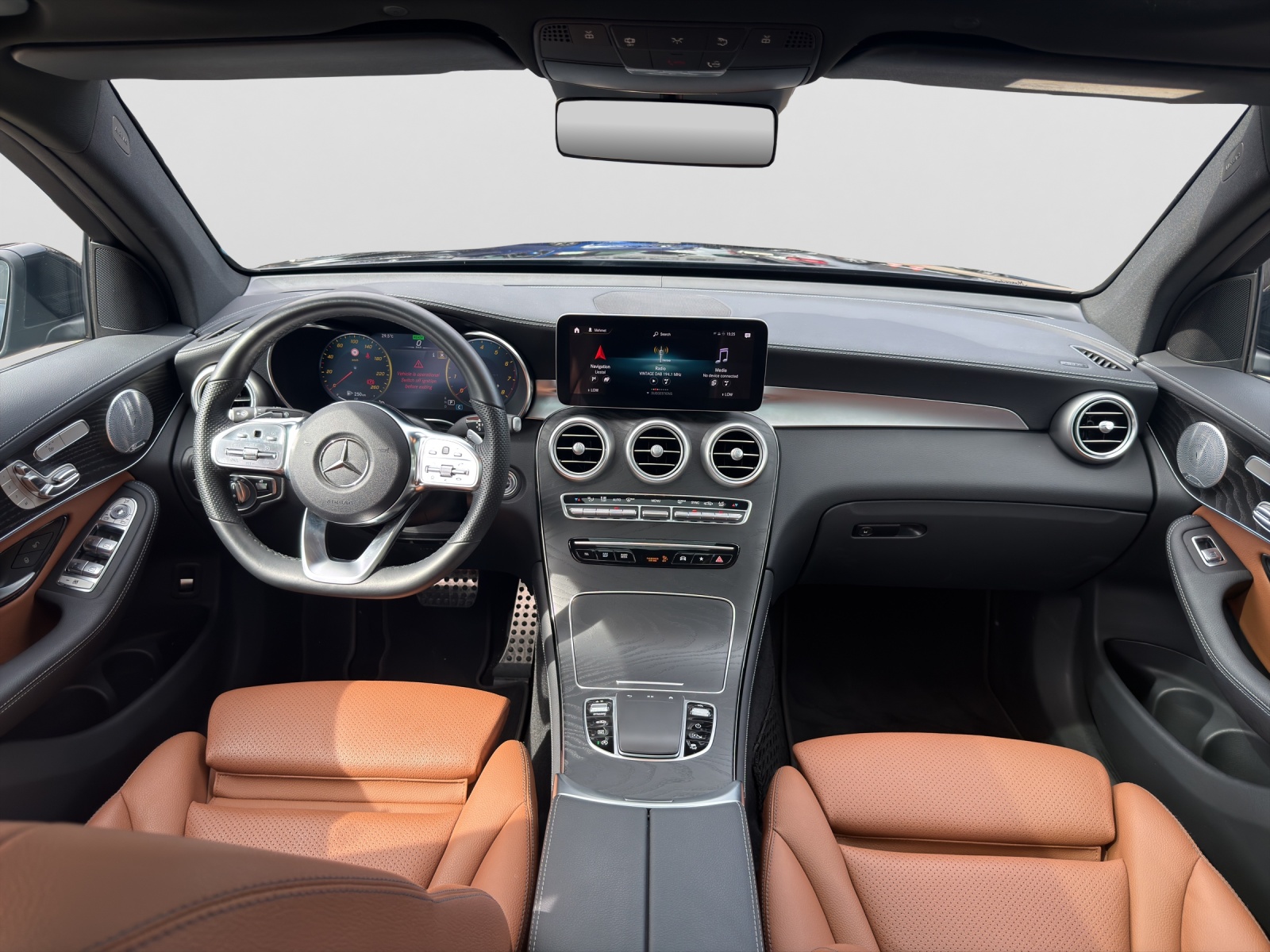 MERCEDES-BENZ GLC 300 AMG Line 4Matic 9G-Tronic-image-11