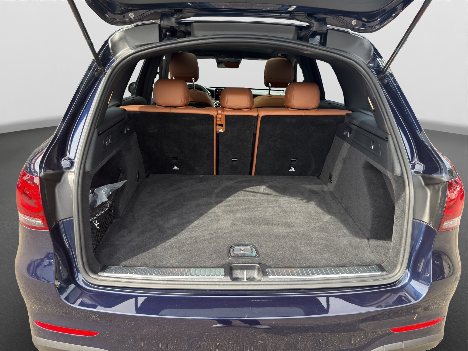MERCEDES-BENZ GLC 300 AMG Line 4Matic 9G-Tronic-image-14