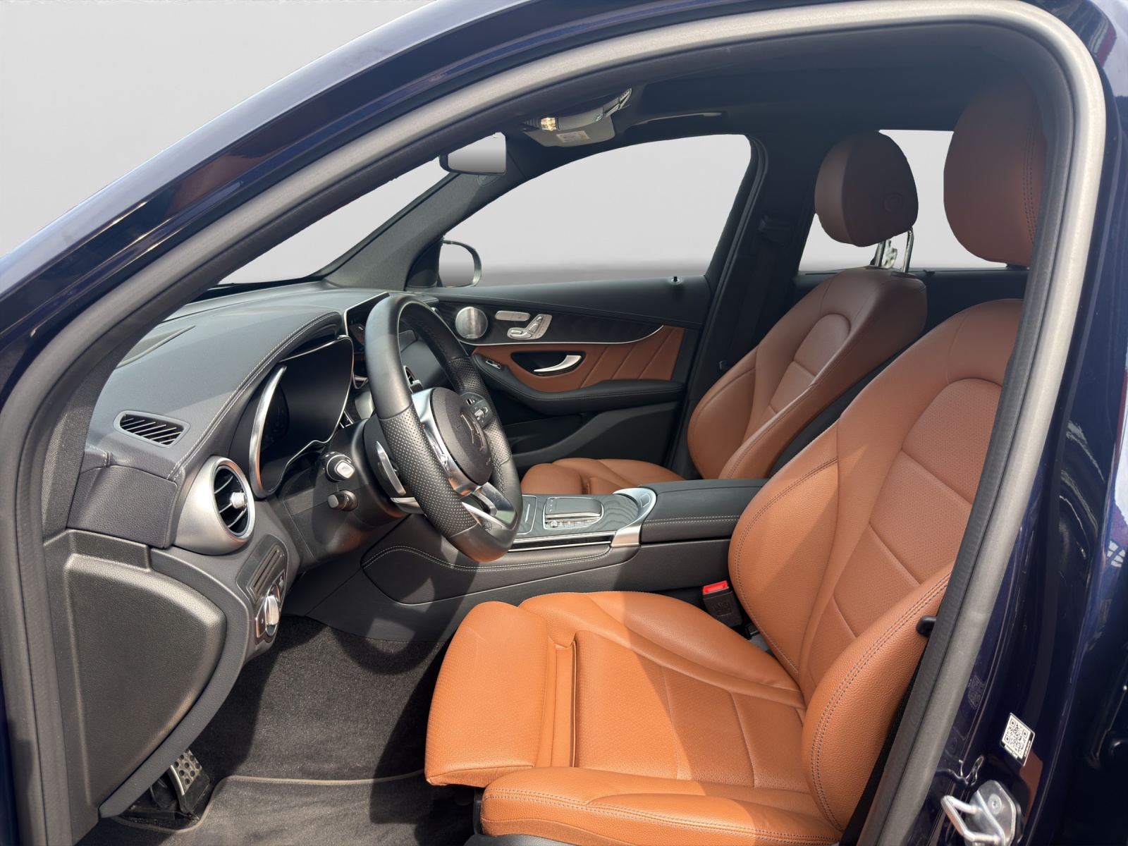 MERCEDES-BENZ GLC 300 AMG Line 4Matic 9G-Tronic-image-8