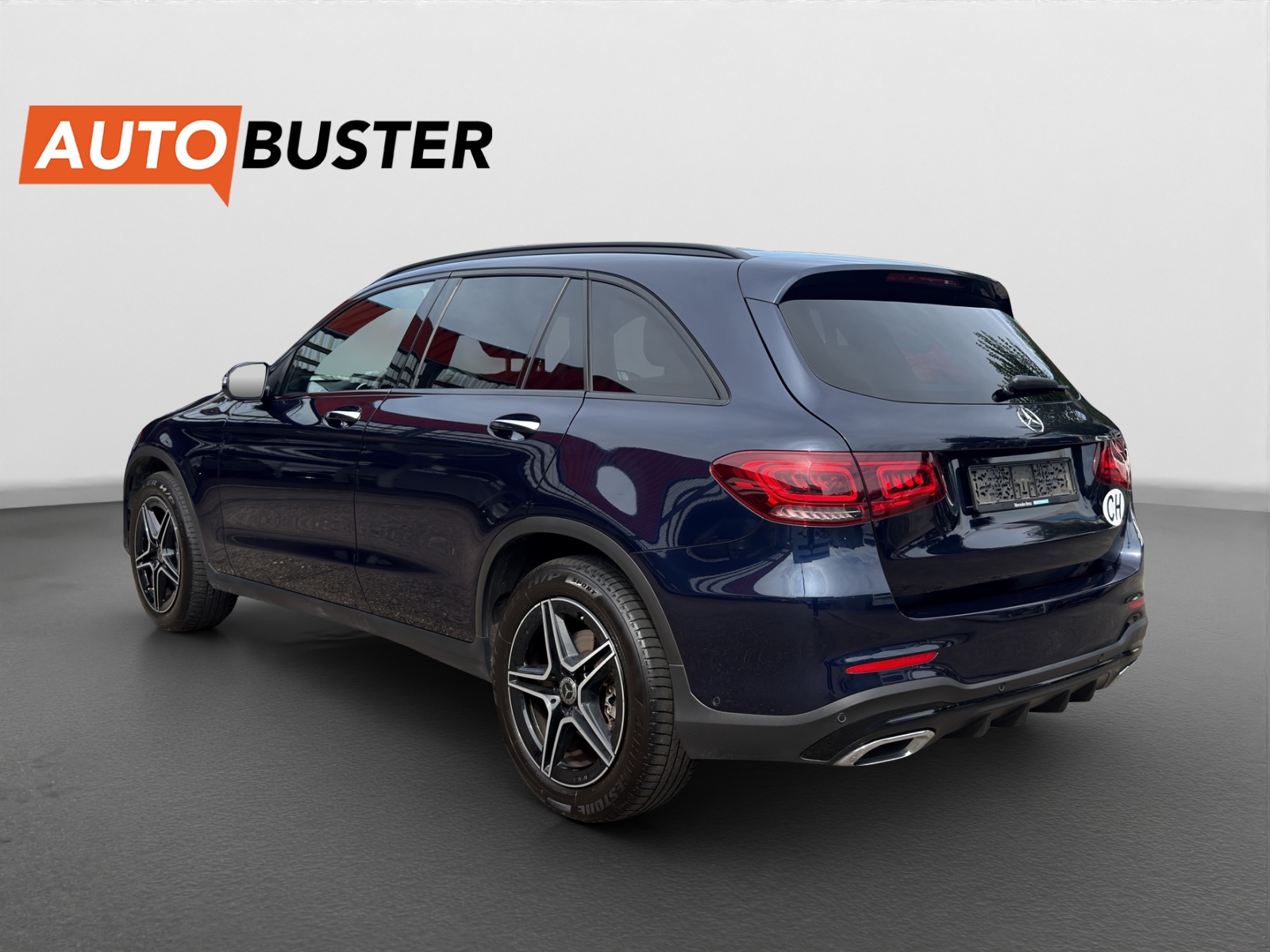MERCEDES-BENZ GLC 300 AMG Line 4Matic 9G-Tronic-image-2
