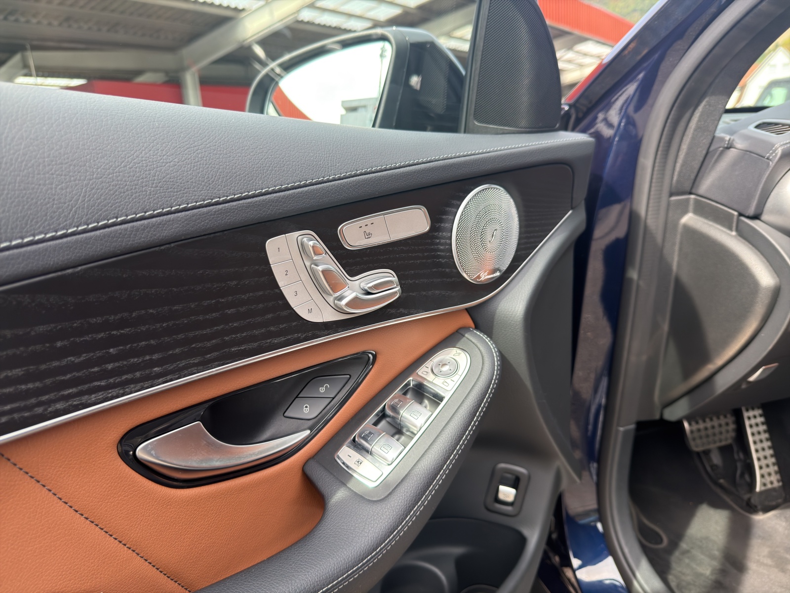 MERCEDES-BENZ GLC 300 AMG Line 4Matic 9G-Tronic-image-16