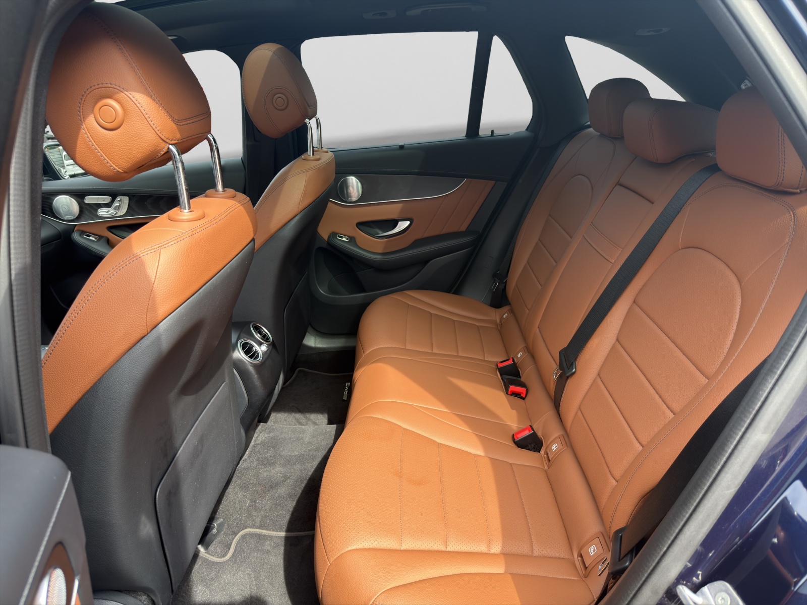 MERCEDES-BENZ GLC 300 AMG Line 4Matic 9G-Tronic-image-10
