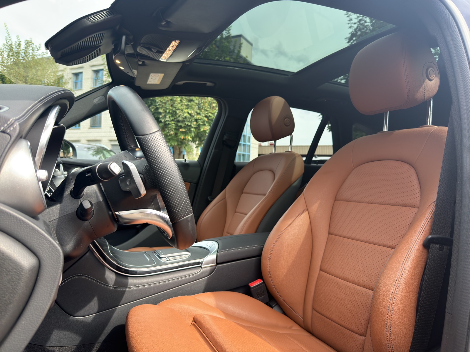 MERCEDES-BENZ GLC 300 AMG Line 4Matic 9G-Tronic-image-9