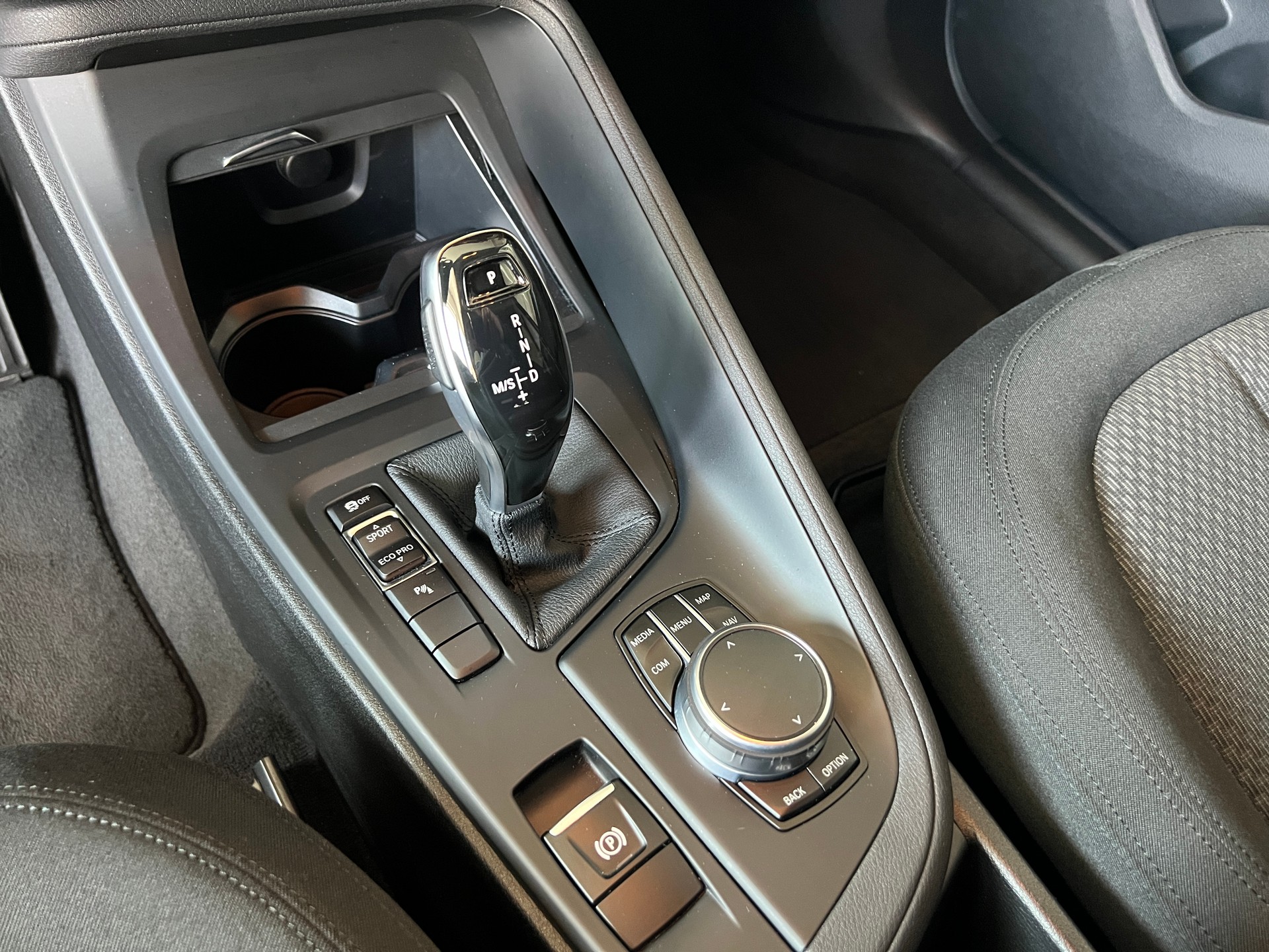 BMW X1 sDrive 18i Steptronic DSK-image-11