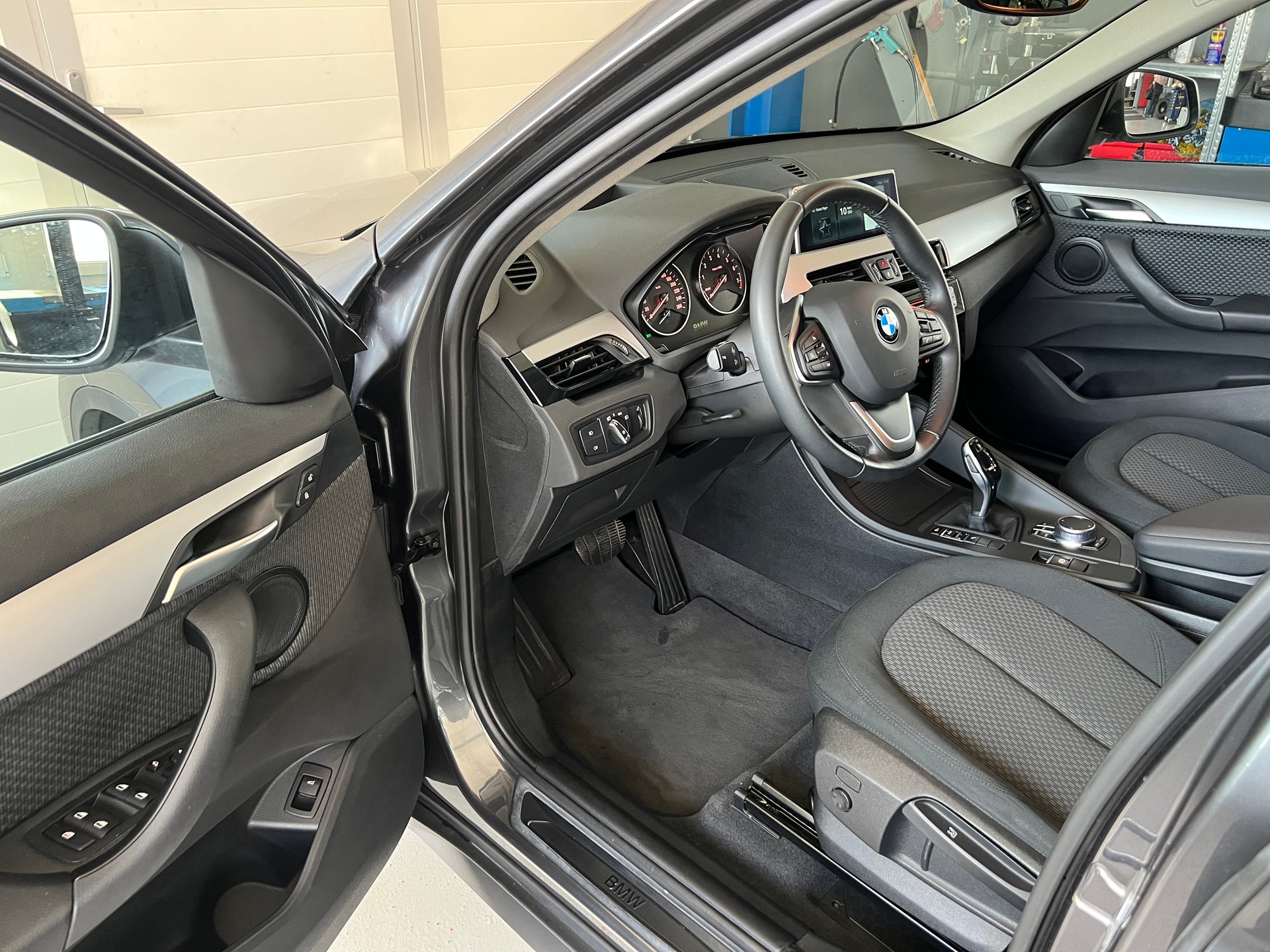 BMW X1 sDrive 18i Steptronic DSK-image-4
