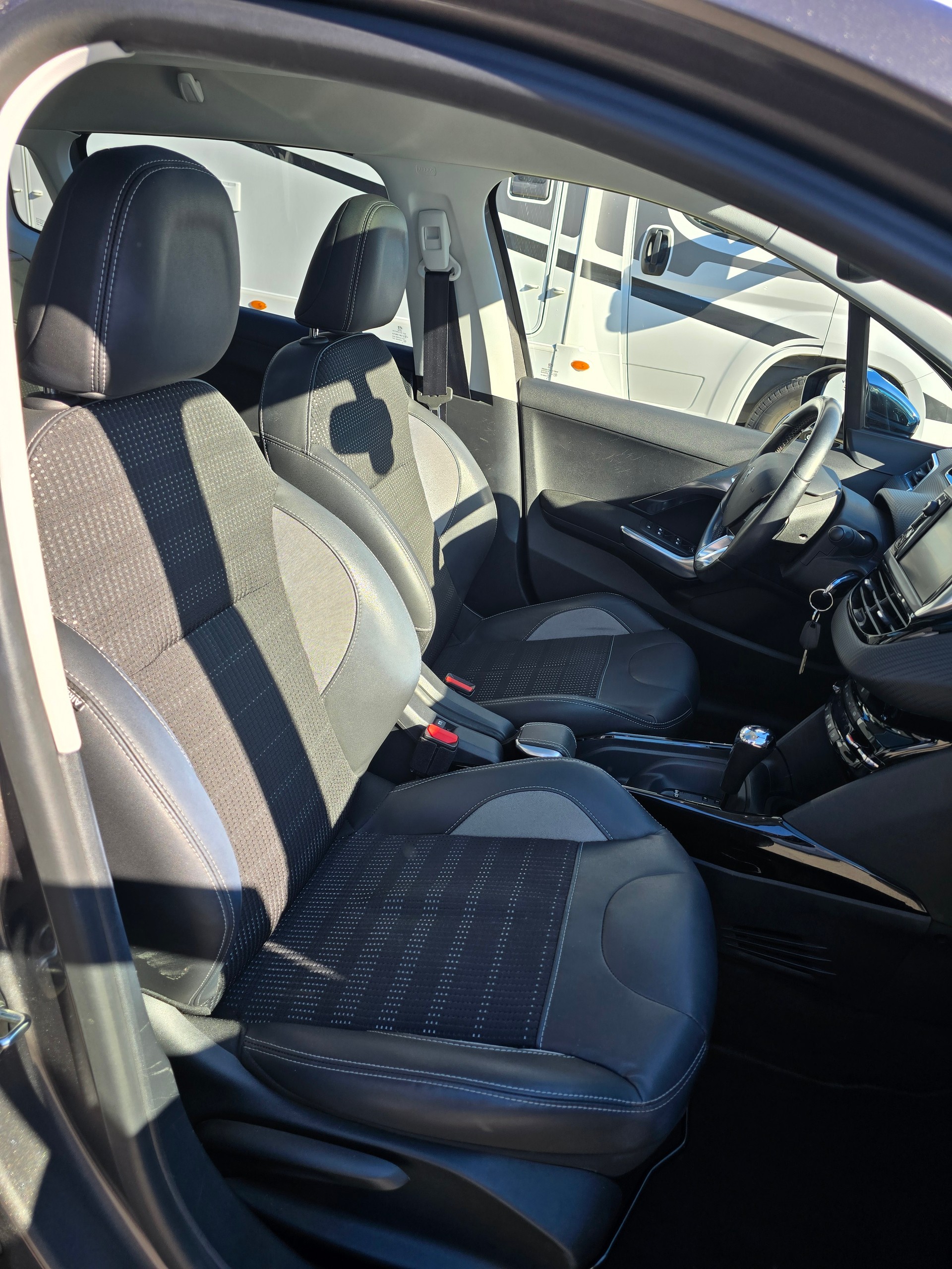 PEUGEOT 2008 1.6 VTI Active Automatic-image-16