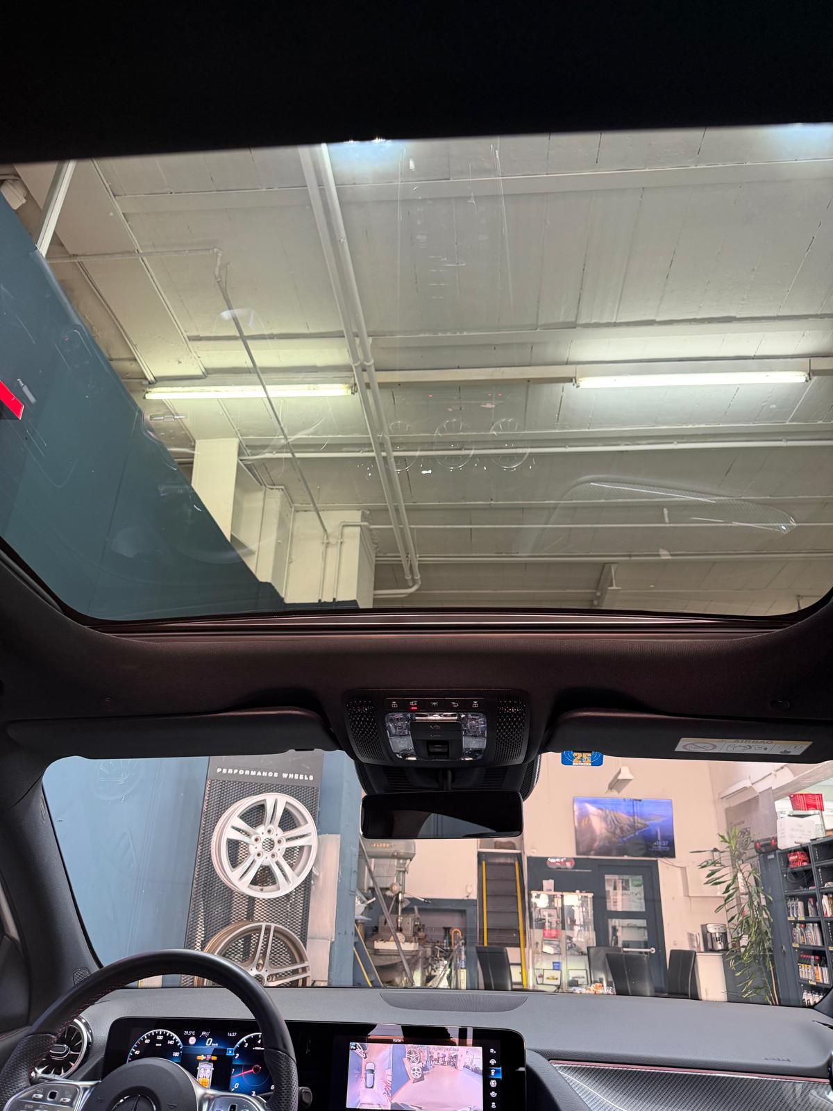 MERCEDES-BENZ GLA 250 4Matic AMG Line 8G-DCT-image-11