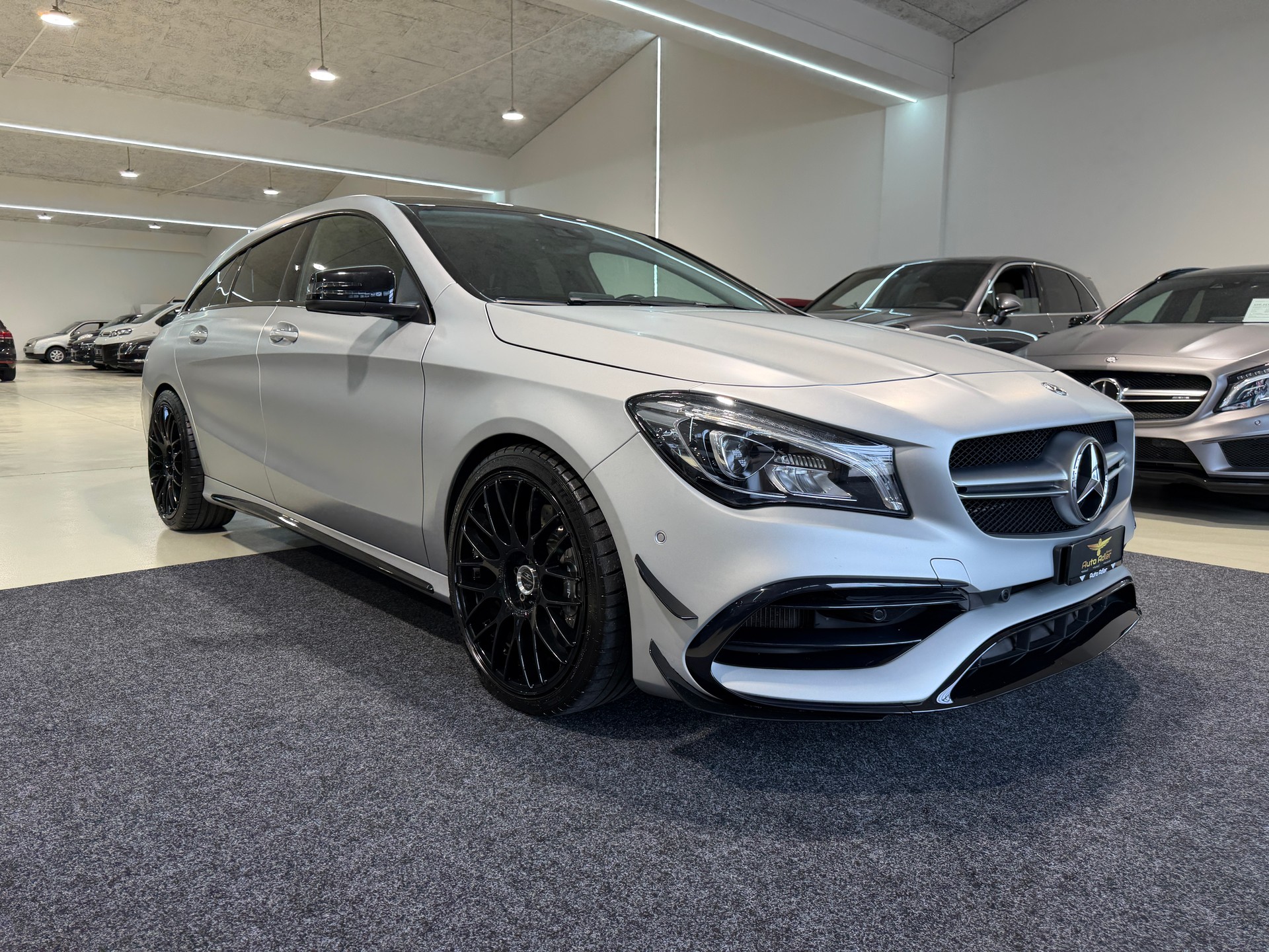 MERCEDES-BENZ CLA Shooting Brake 45 AMG 4Matic Speedshift-image-2