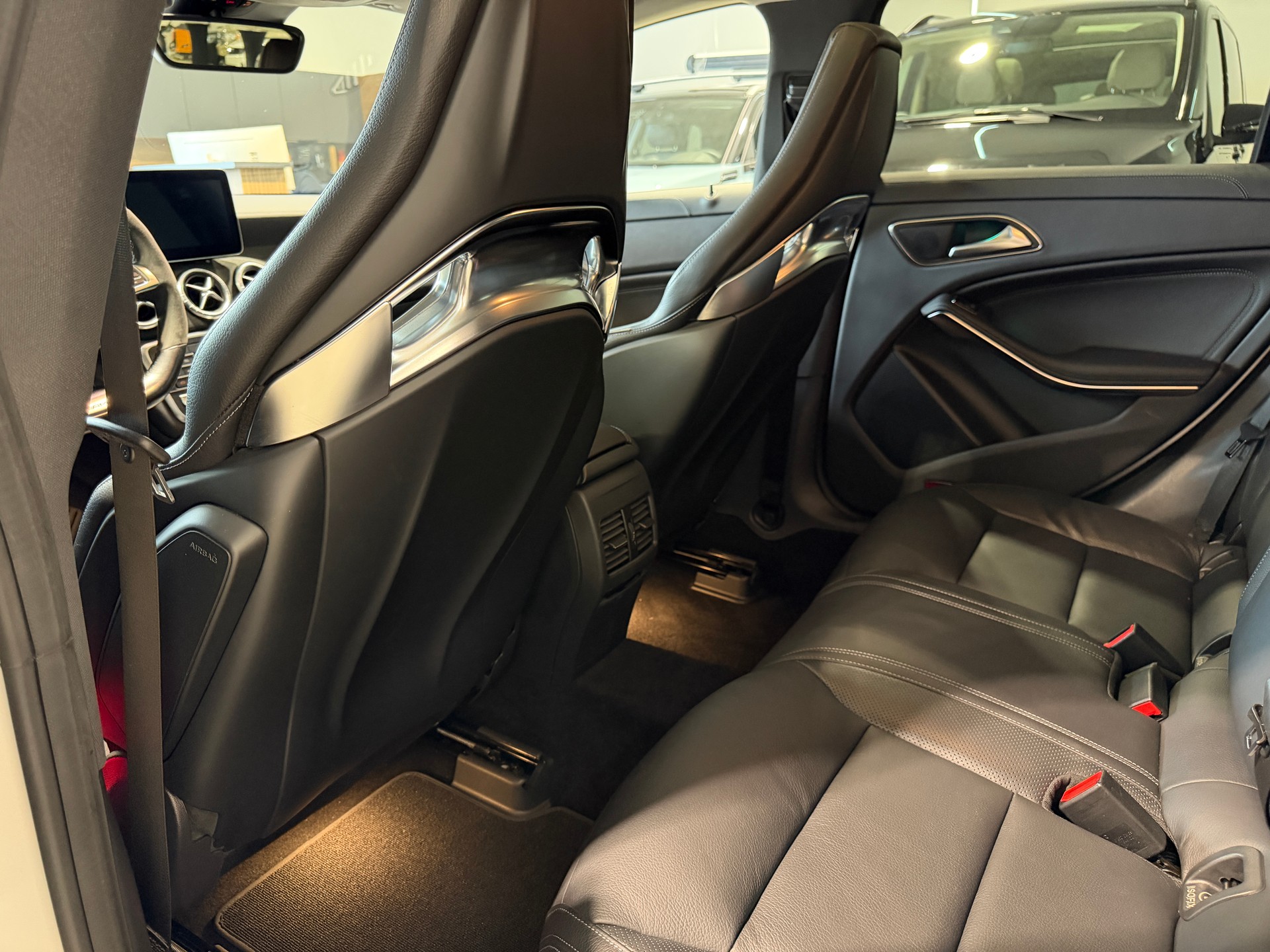 MERCEDES-BENZ CLA Shooting Brake 45 AMG 4Matic Speedshift-image-9