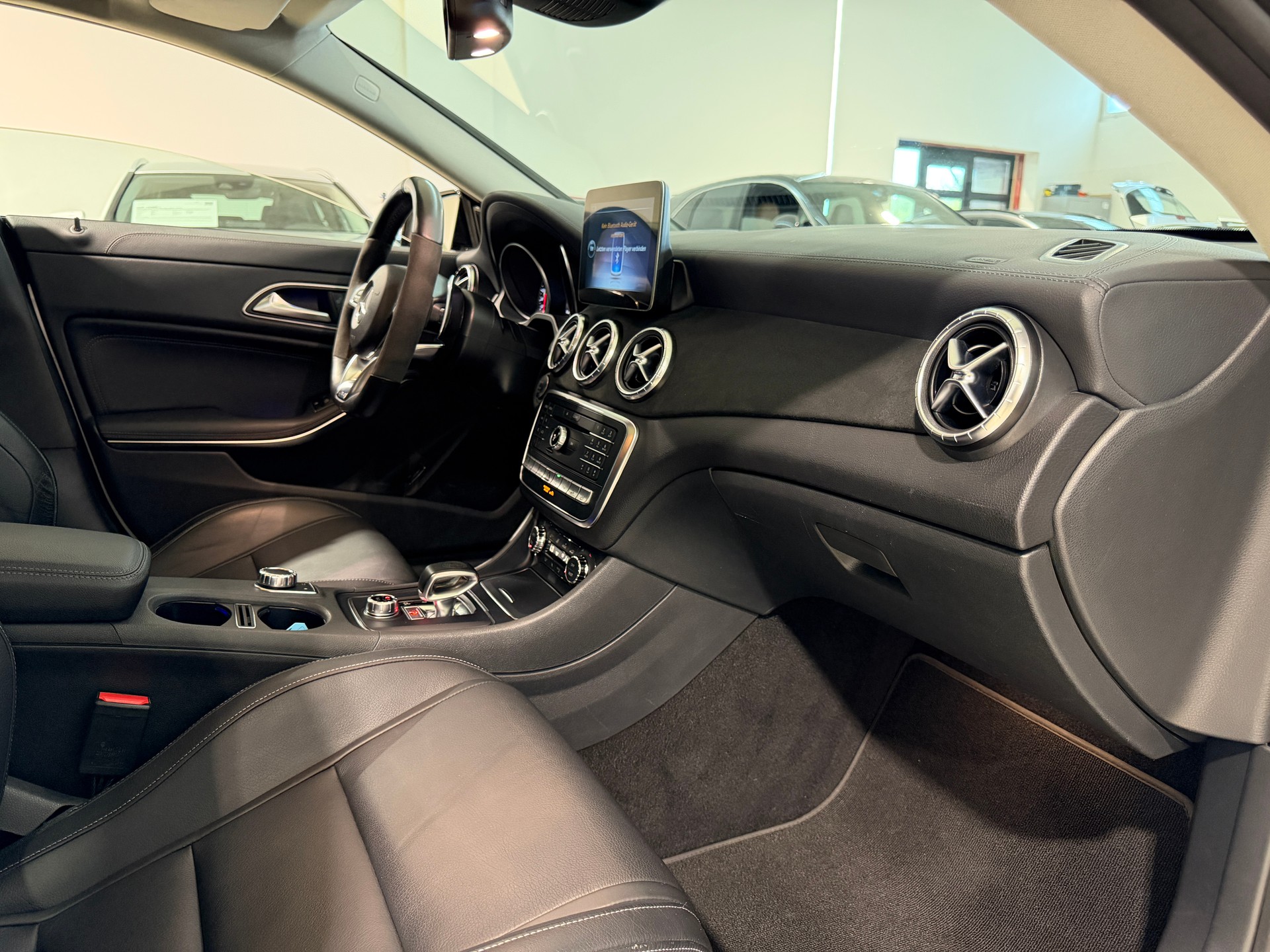 MERCEDES-BENZ CLA Shooting Brake 45 AMG 4Matic Speedshift-image-17