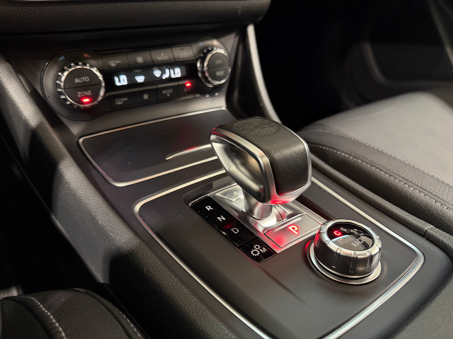 MERCEDES-BENZ CLA Shooting Brake 45 AMG 4Matic Speedshift-image-15