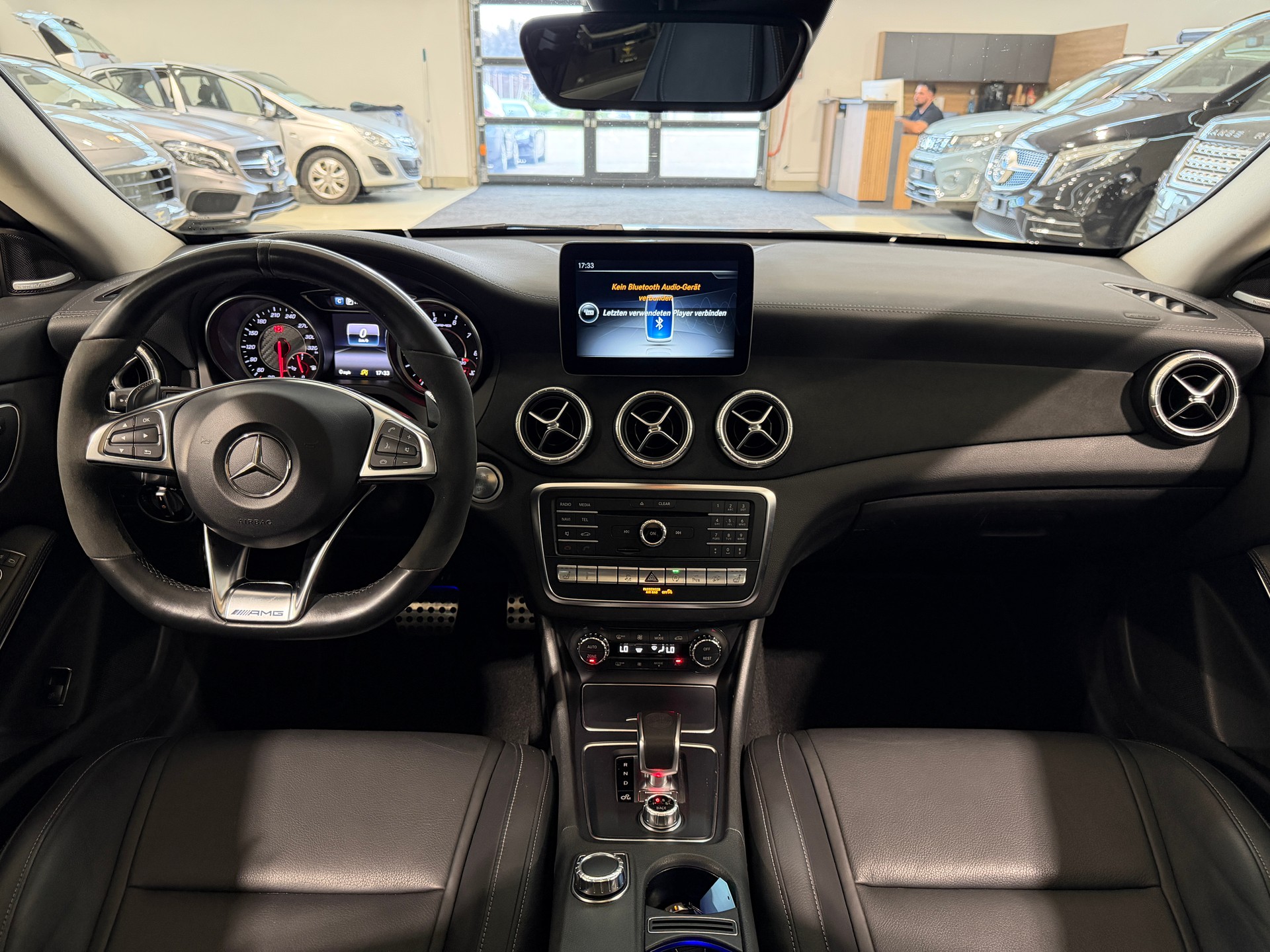 MERCEDES-BENZ CLA Shooting Brake 45 AMG 4Matic Speedshift-image-10