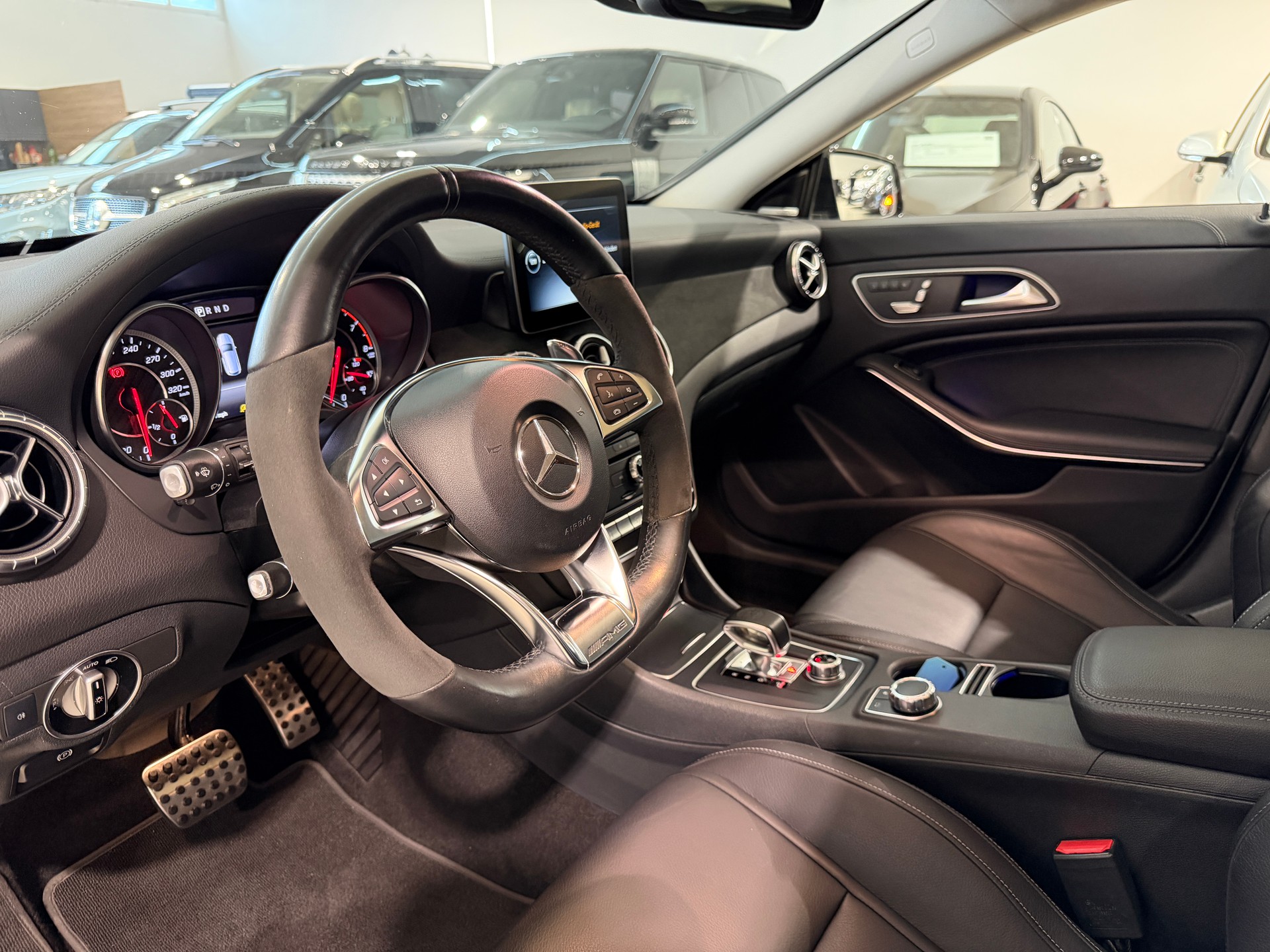 MERCEDES-BENZ CLA Shooting Brake 45 AMG 4Matic Speedshift-image-18